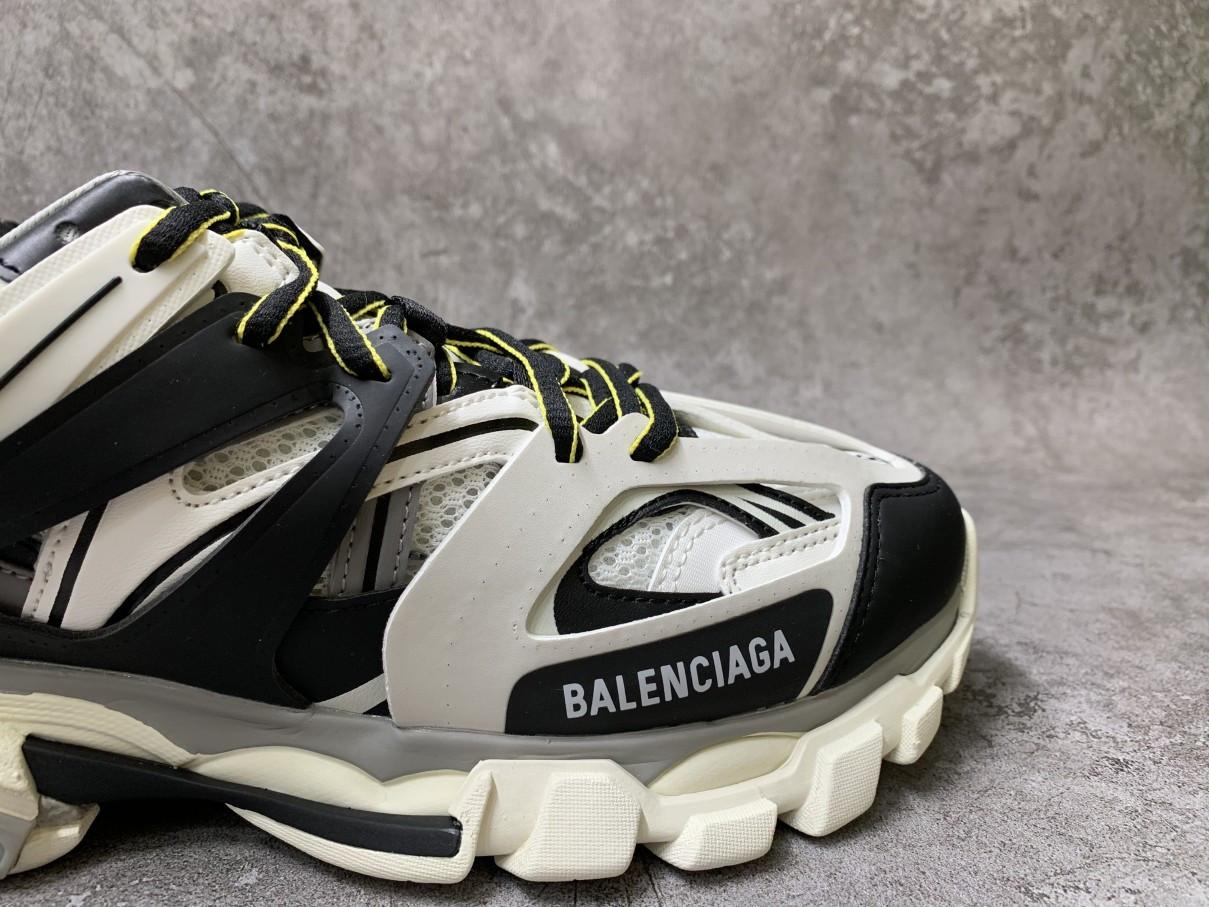 Balenciga Track Trainer White Black