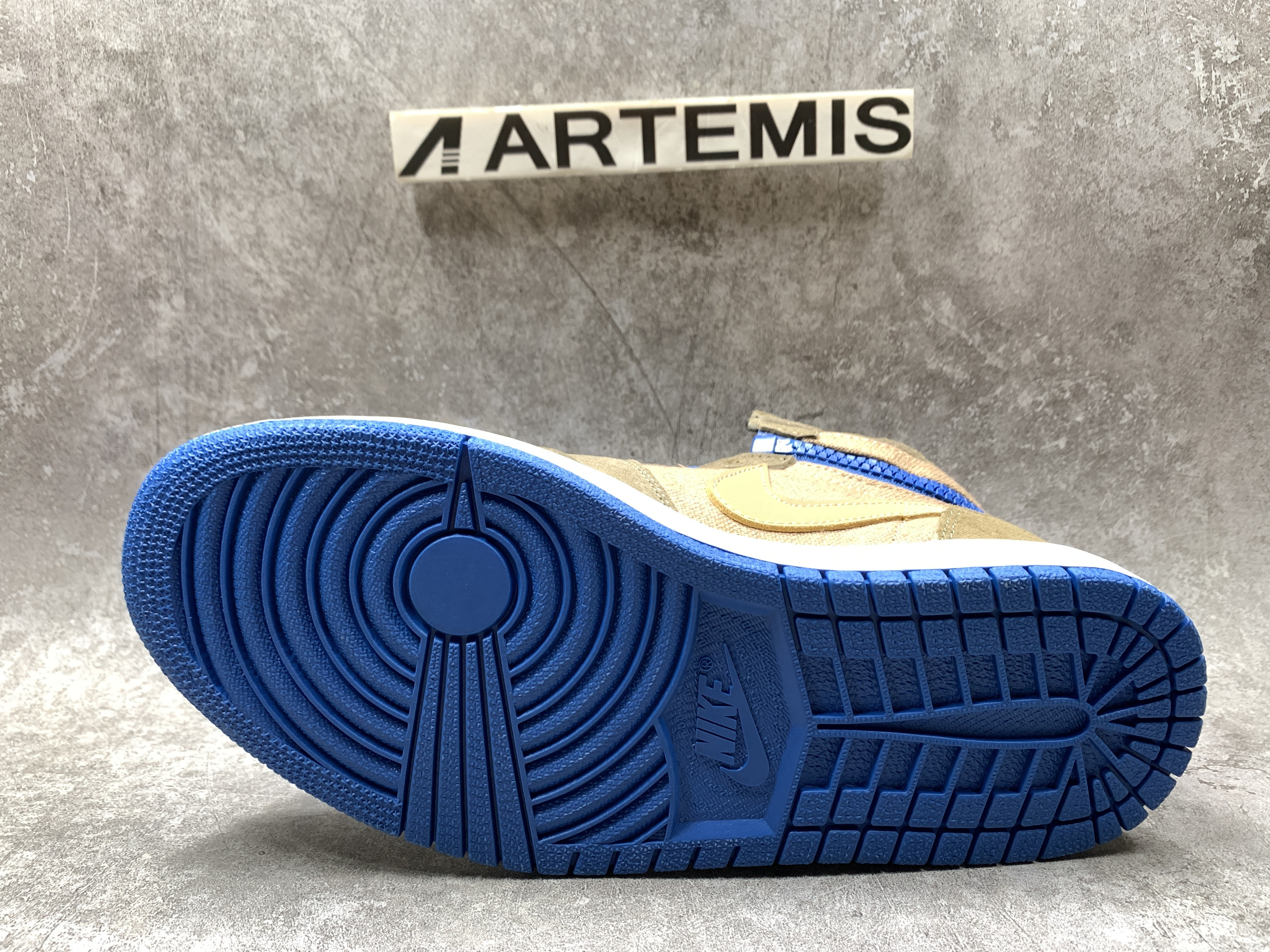 Air Jordan 1 High Switch Lets You Go From High To Low With Zippers