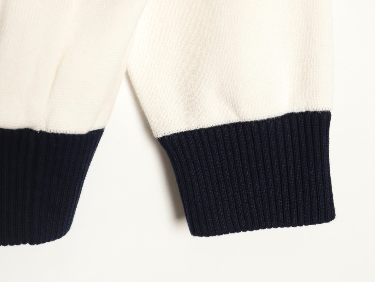 l0*is V*t0n lv knitting coats