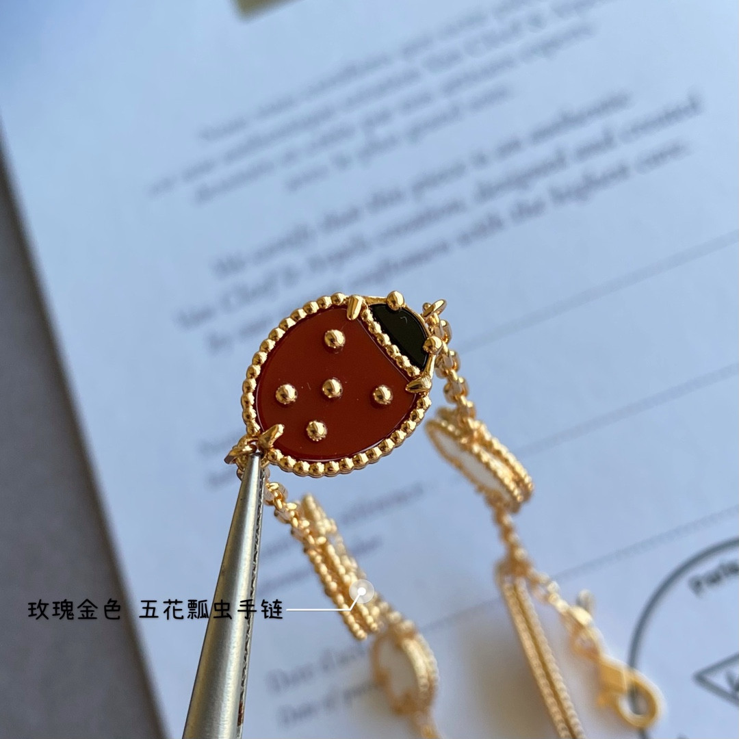 V*N CL*F & arpels ladybug bracelet