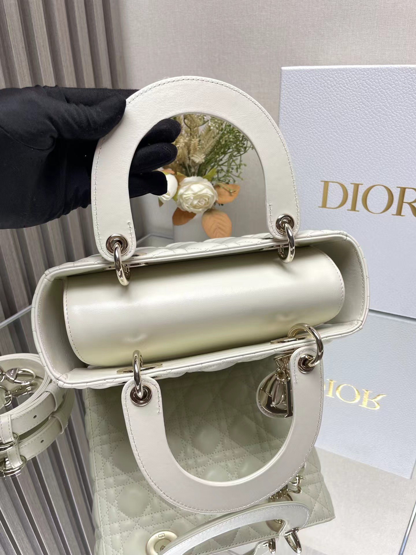 medium lady D*or bag 24 x 20 x 12 cm