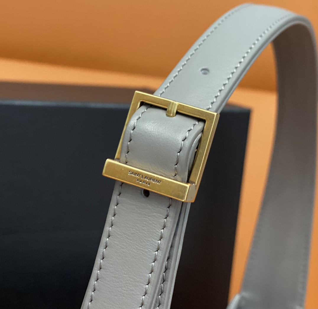 Y*L le 5 À 7 in smooth leather storm 23 x 16 x 6.5 cm