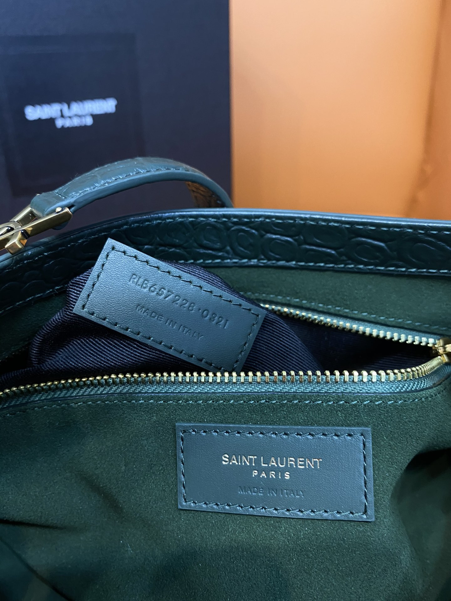 Y*L le 5 À 7 in crocodile-embossed shiny leather 23 x 16 x 6.5 cm