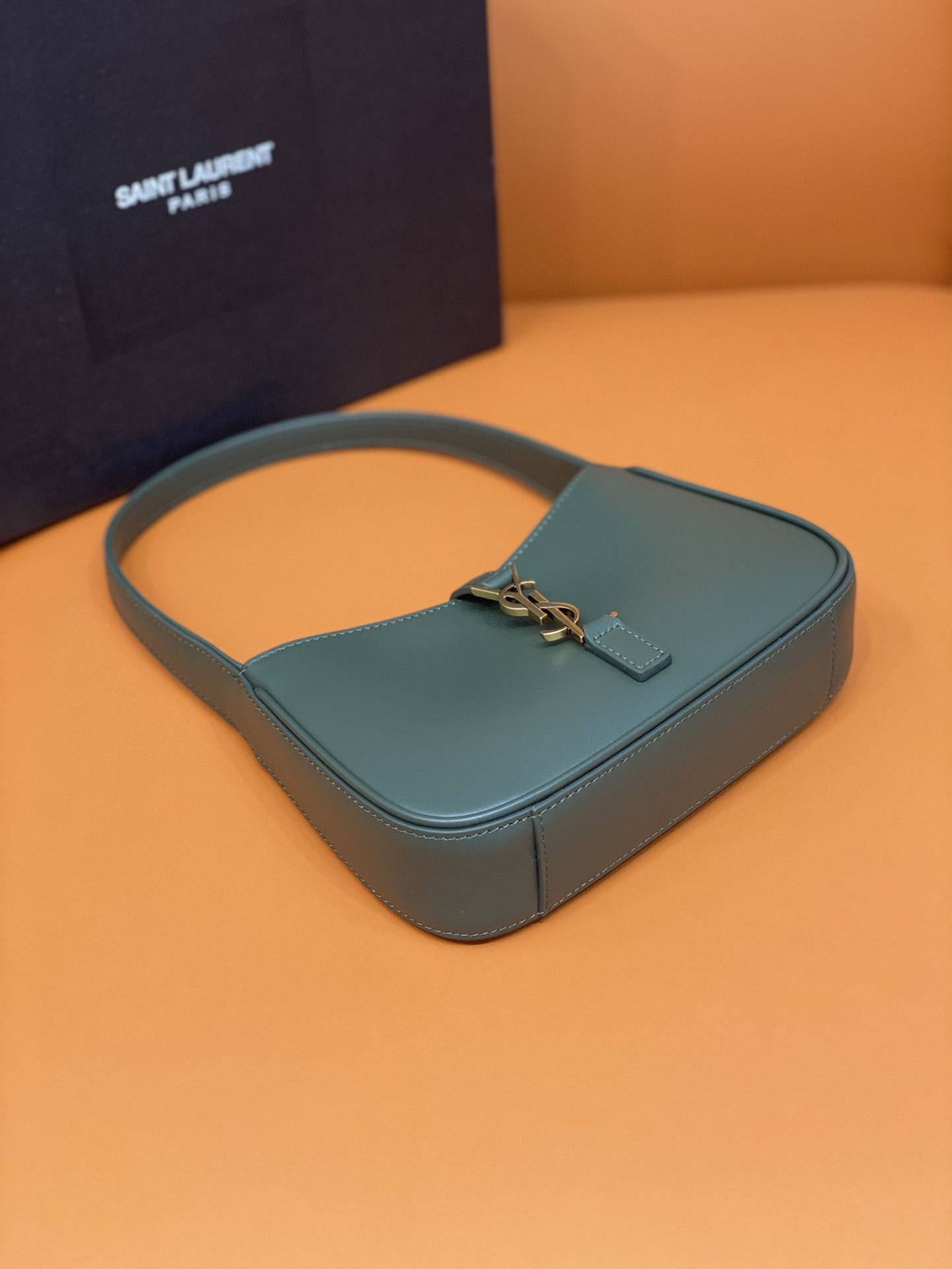 Y*L mini le 5 À 7 in smooth leather 7.5 x 4.5 x 1.8 inches