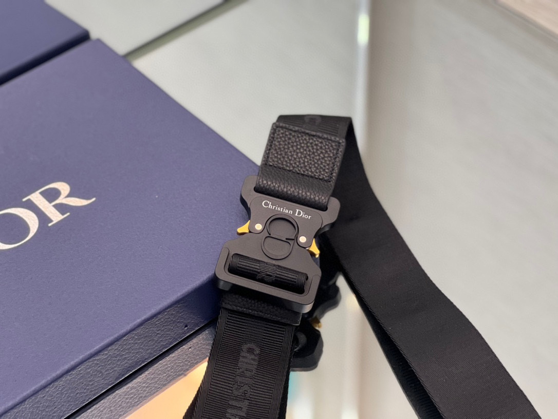 ch**an D*or saddle crossbody bag oblique canvas 26 x 19 x 4.5 cm