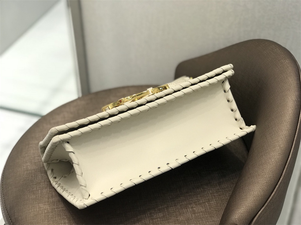 D*or 30 montaigne chain bag white