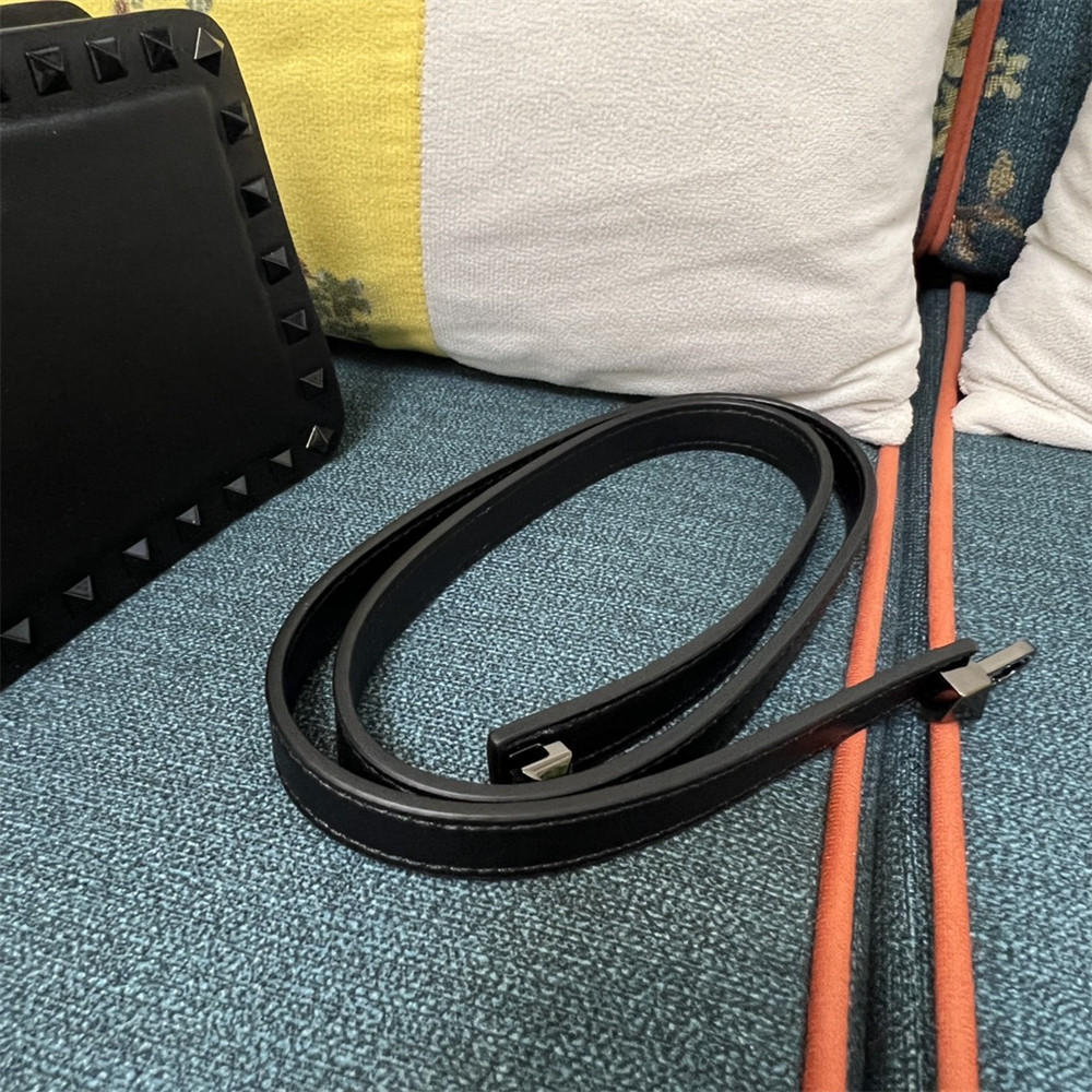 VALENTINO GARAVANI ROCKSTUD23 SMALL SMOOTH CALFSKIN SHOULDER BAG BLACK