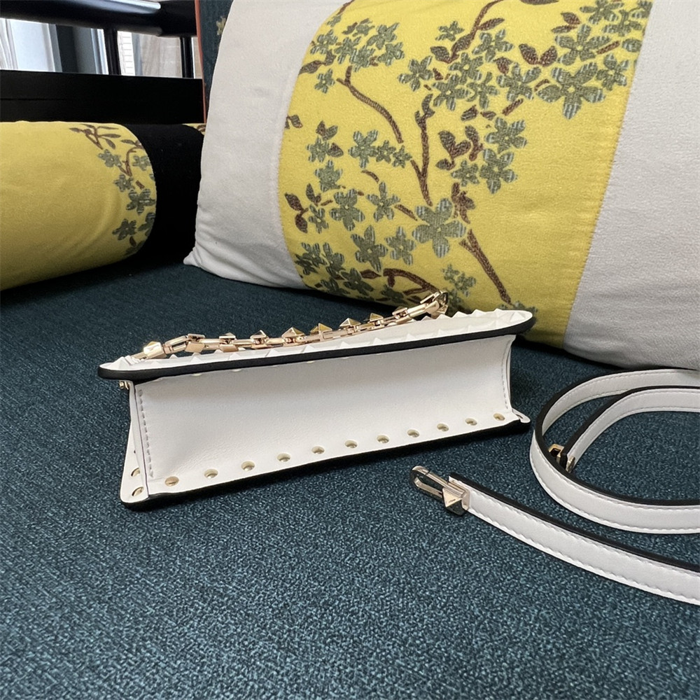 VALENTINO GARAVANI ROCKSTUD23 SMALL SMOOTH CALFSKIN SHOULDER BAG IVORY