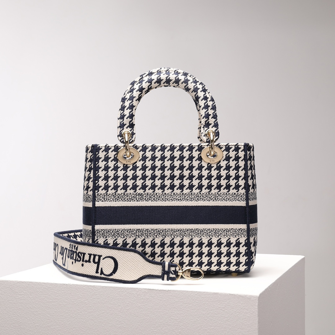 medium D*or lady d-lite bag 24 x 20 x 11 cm