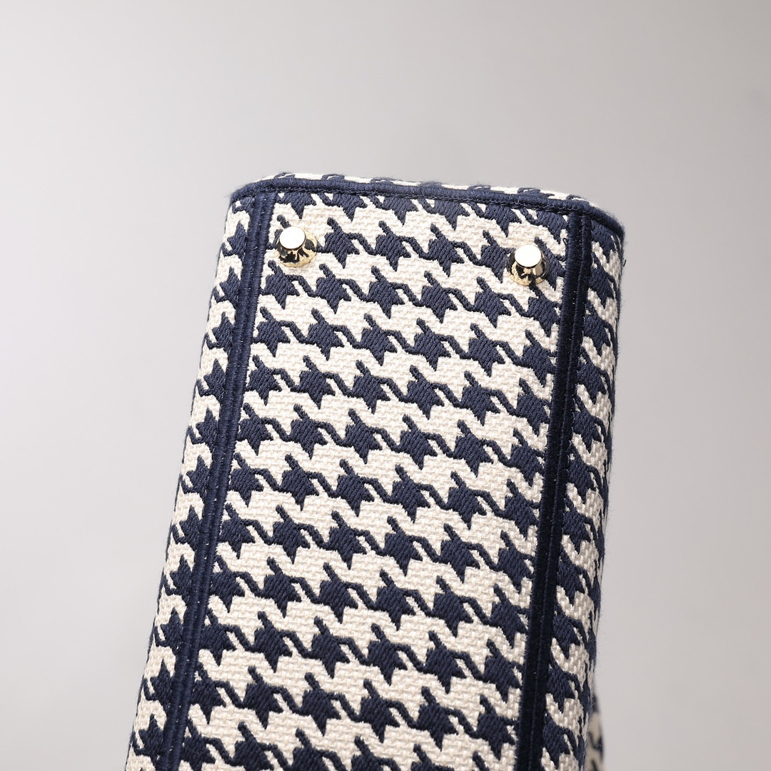 medium D*or lady d-lite bag 24 x 20 x 11 cm