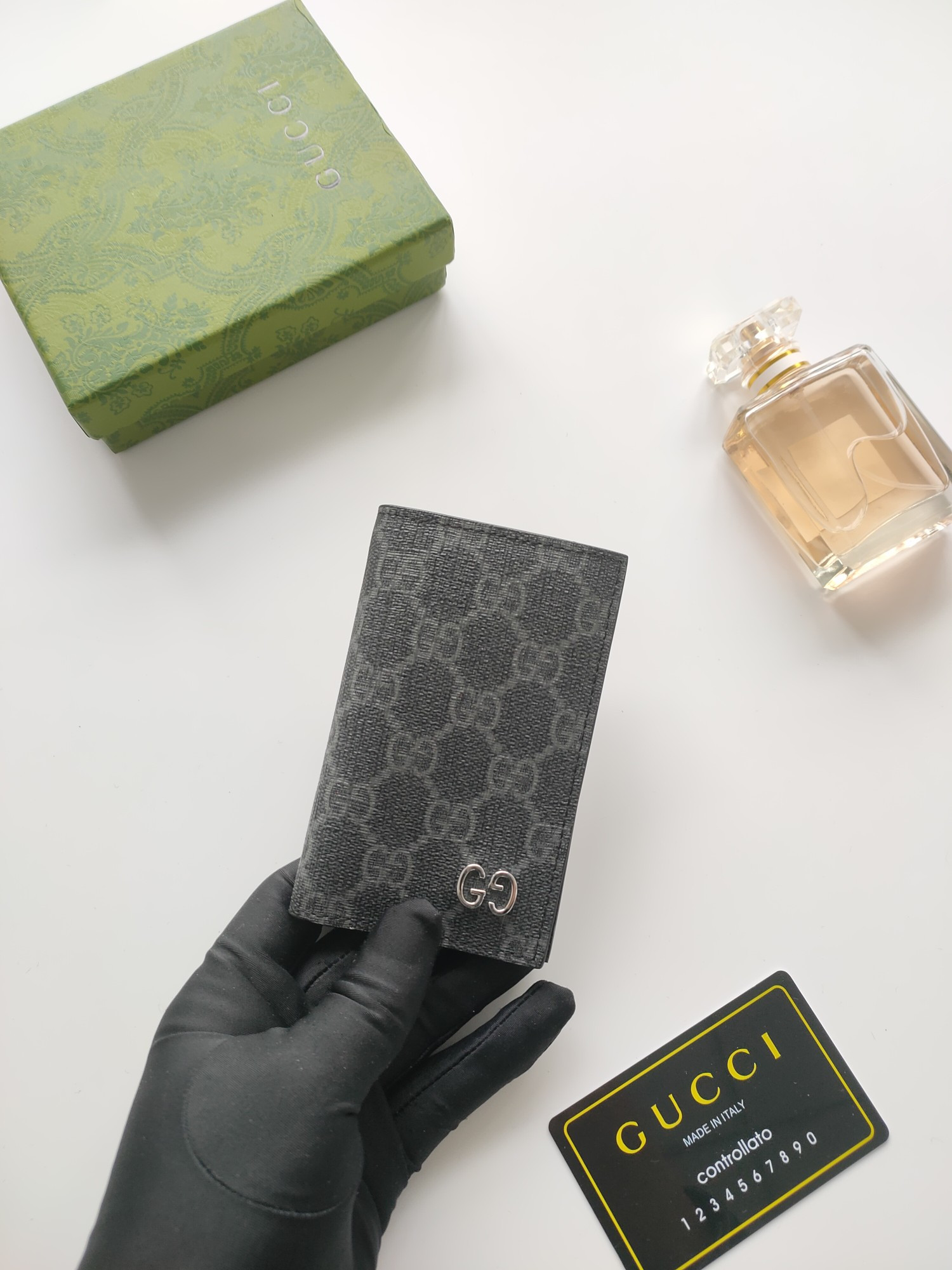 G*u*i gg card case wallet