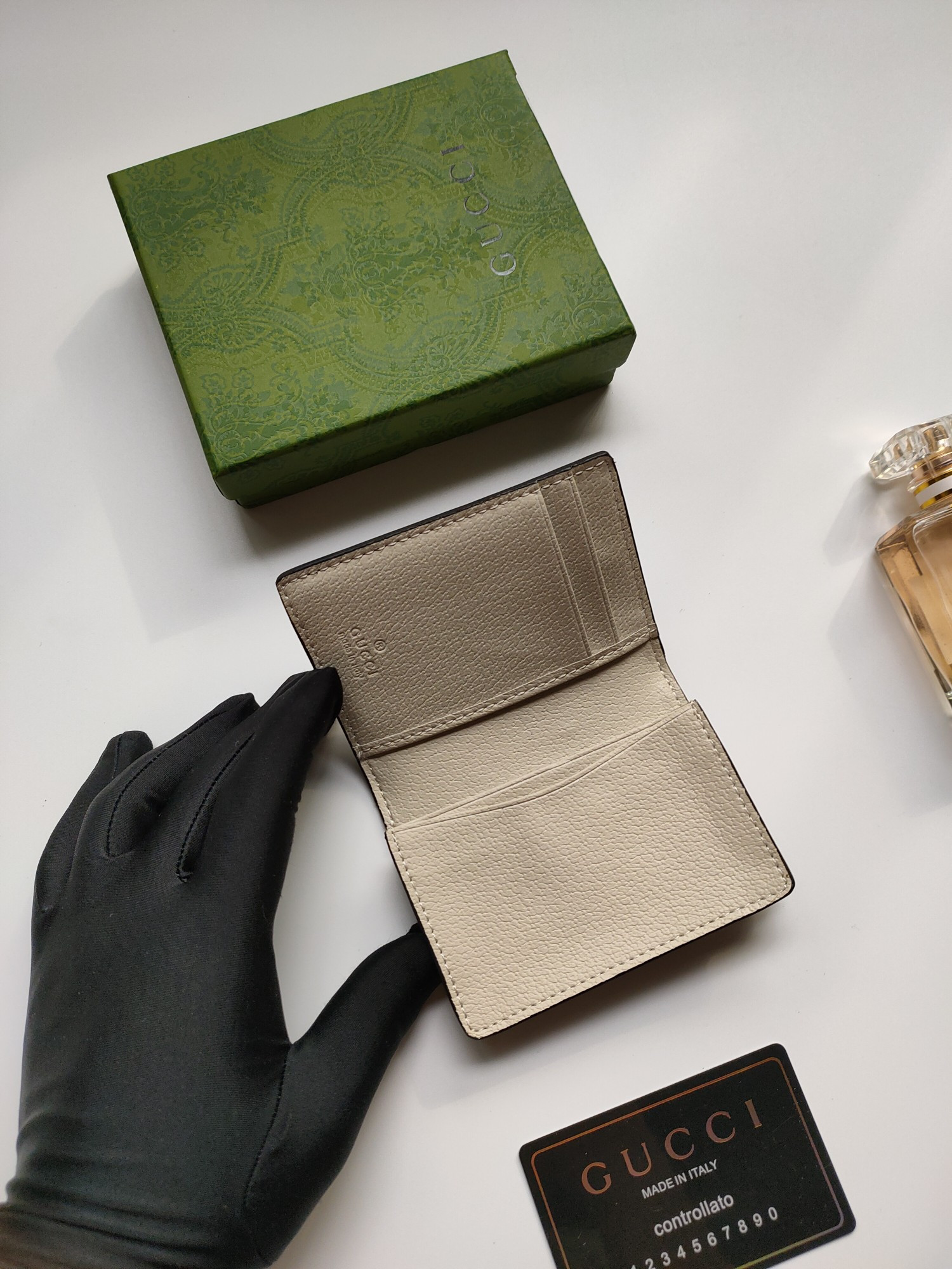 G*u*i gg card case wallet