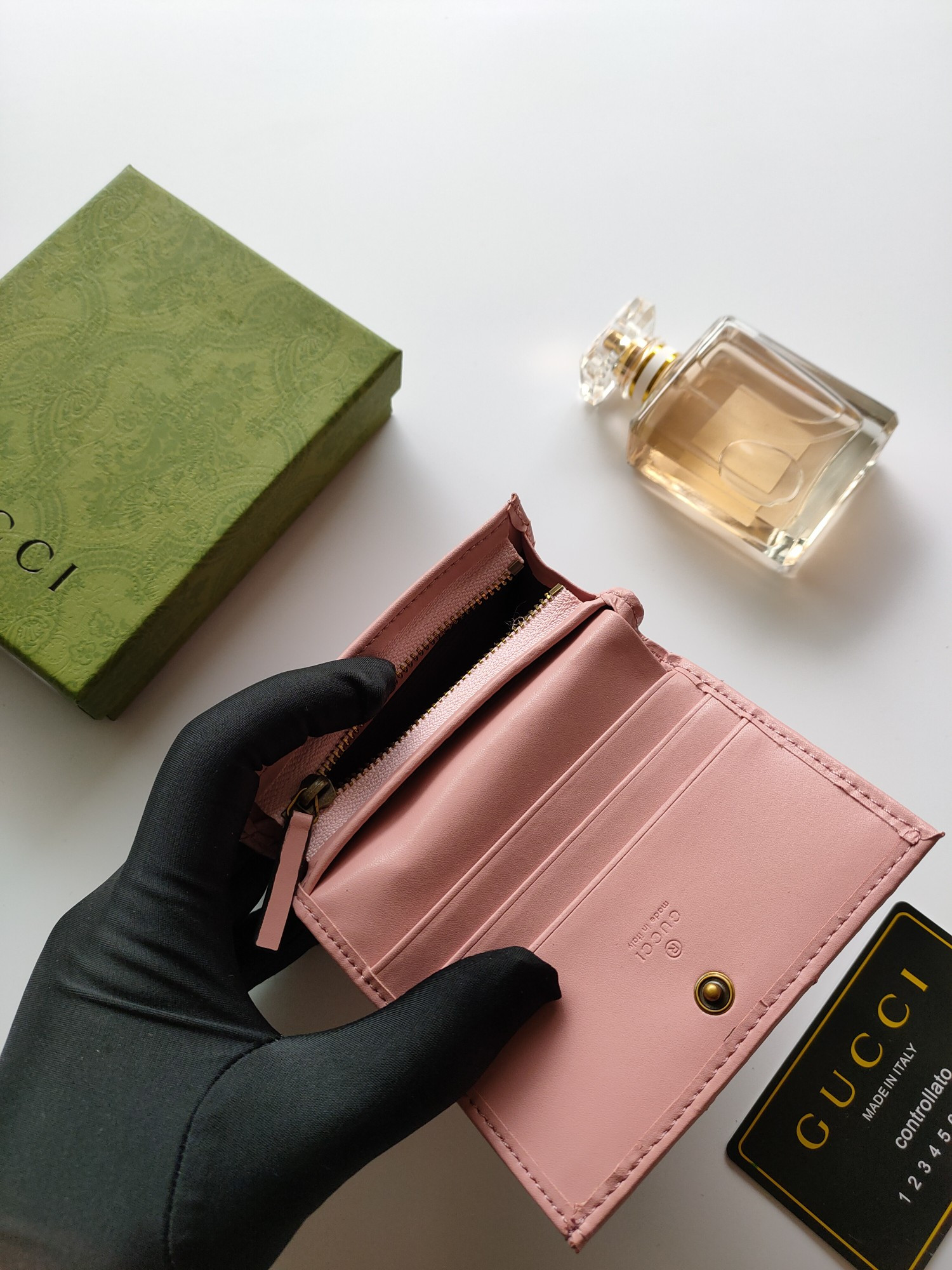 G*u*i gg  card case wallet