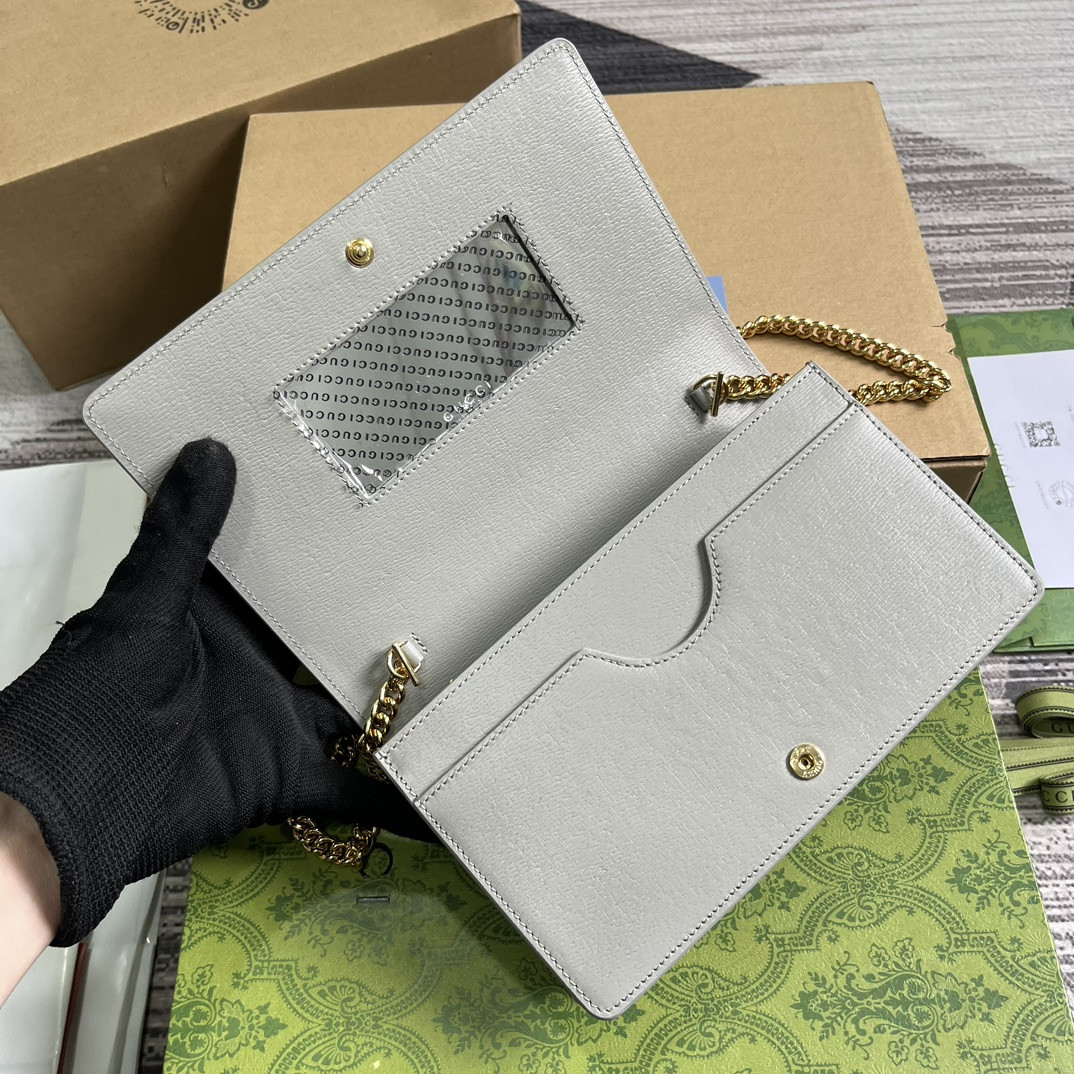 chain wallet with G*u*i script light grey 7.8"w x 5"h x 1.6"d