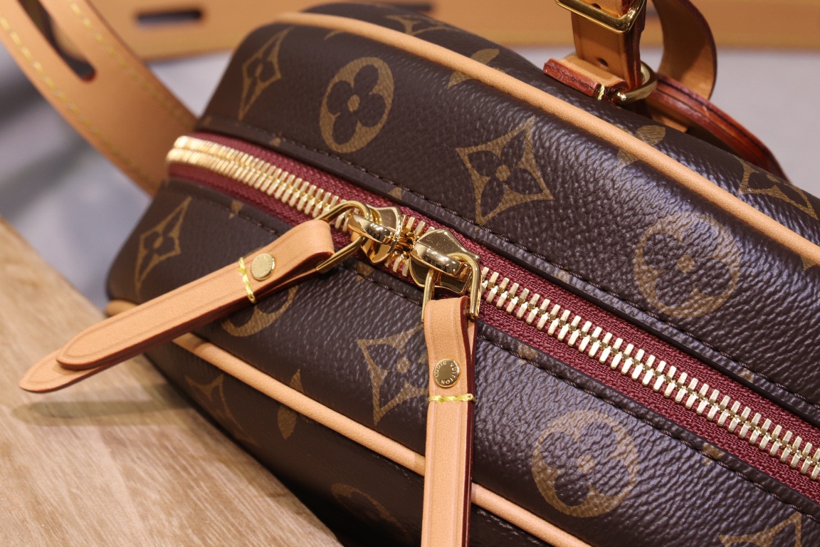 LV BOITE CHAPEAU SOUPLE M52294