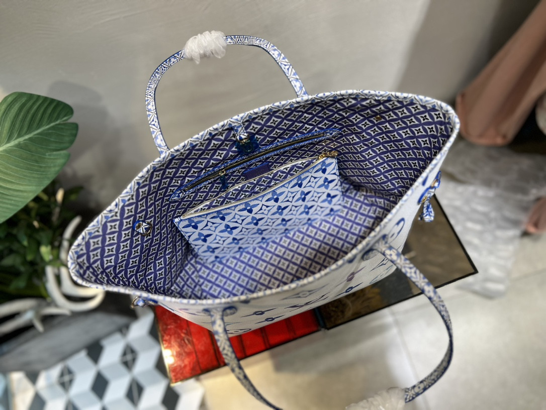 LV M22979 Neverfull MM 12.6 x 11.4 x 6.7 inches Without Box