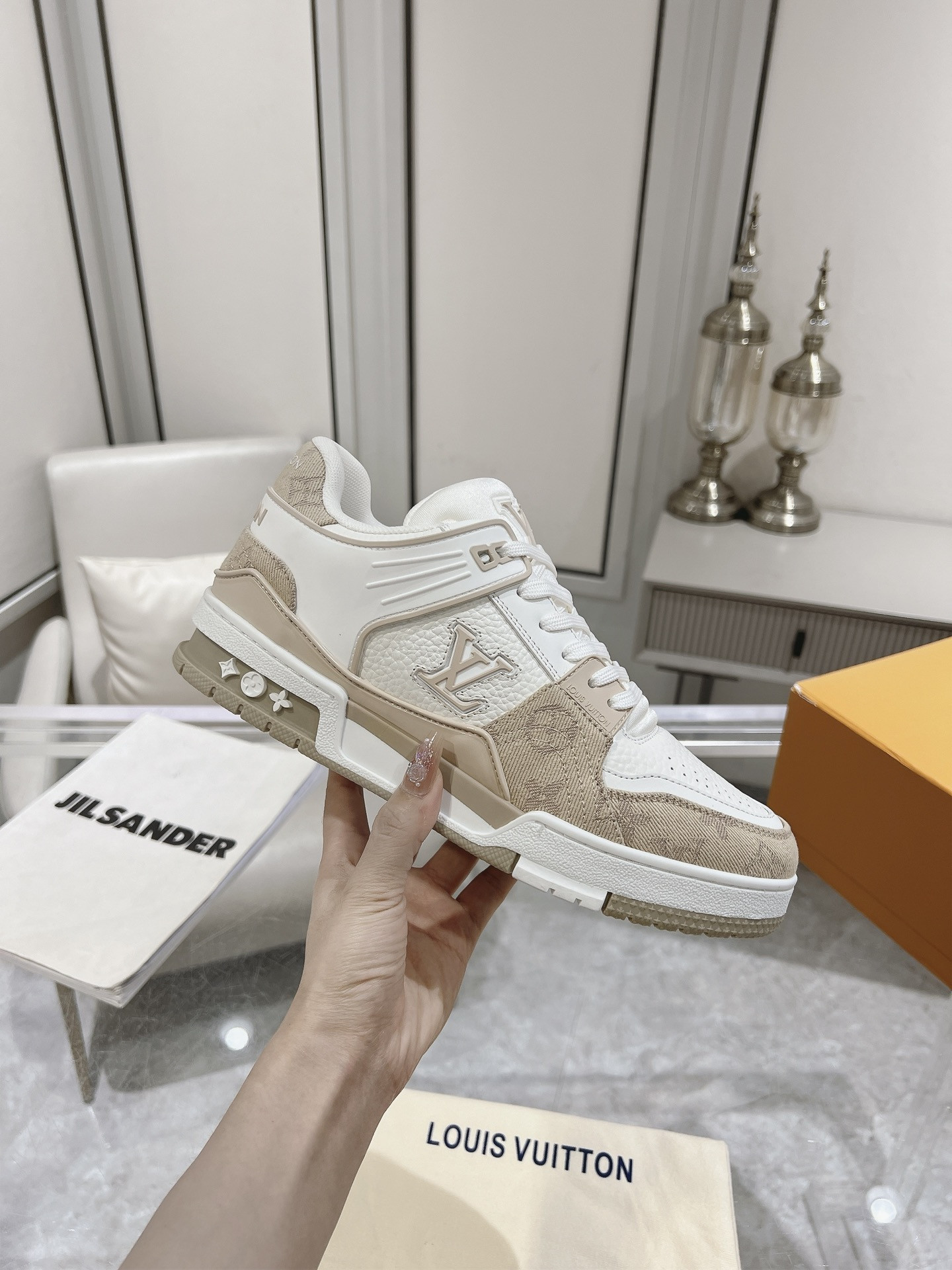 UA LV Trainer Sneaker