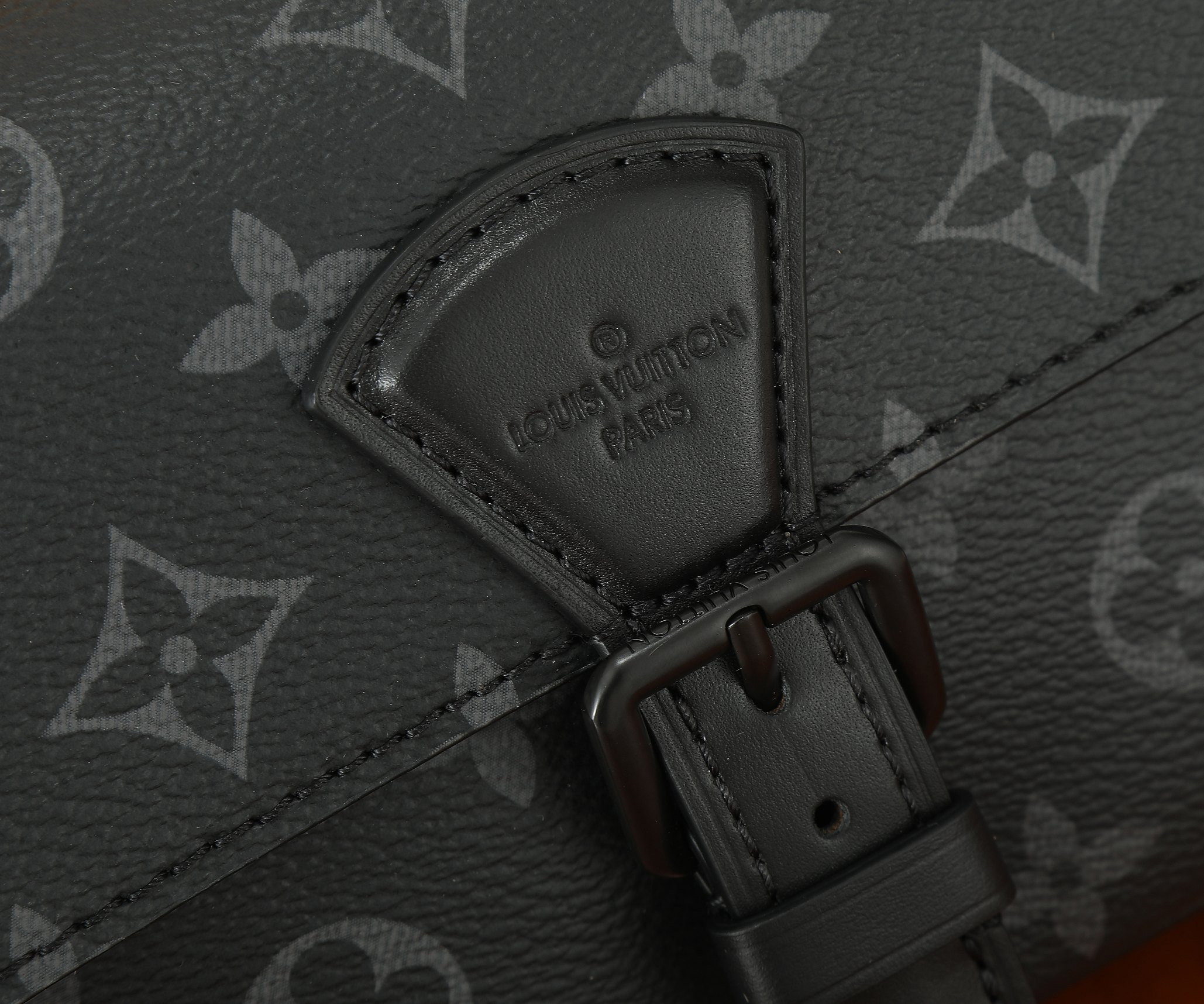 LV Montsouris Wearable Wallet M83567 8.7 x 4.7 x 2.4 in