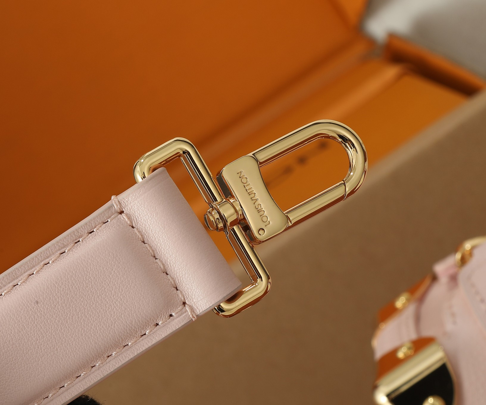 LV Side Trunk PM M25071 7.1 x 4.9 x 3.1 in