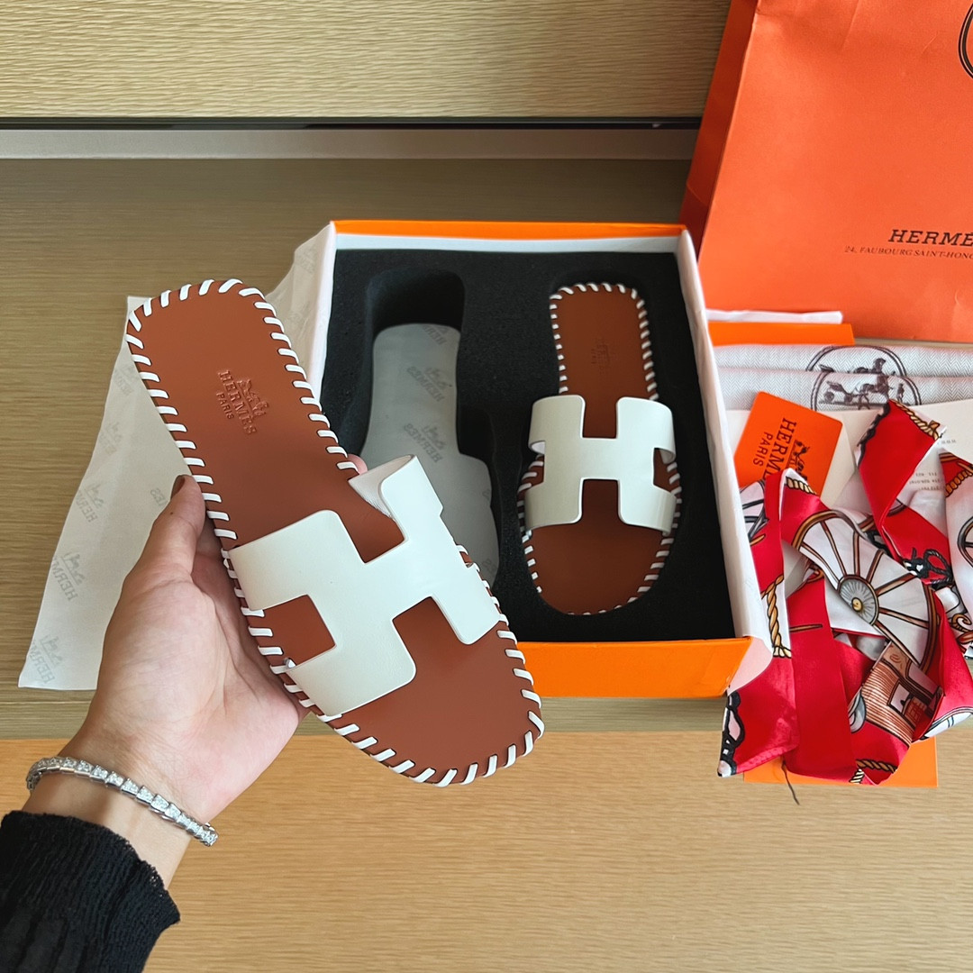 UA Hermès Oran sandal