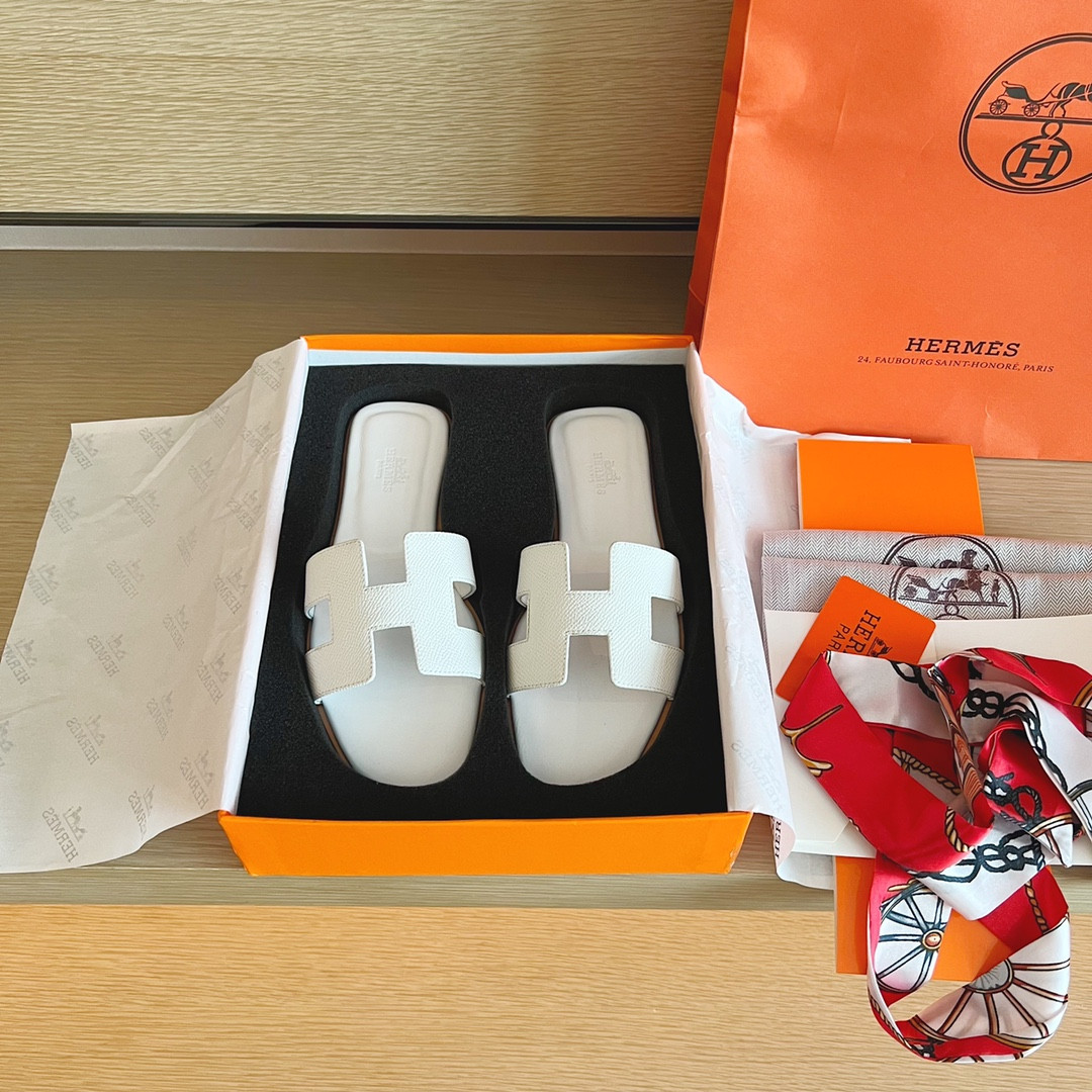 UA Hermès Oran sandal