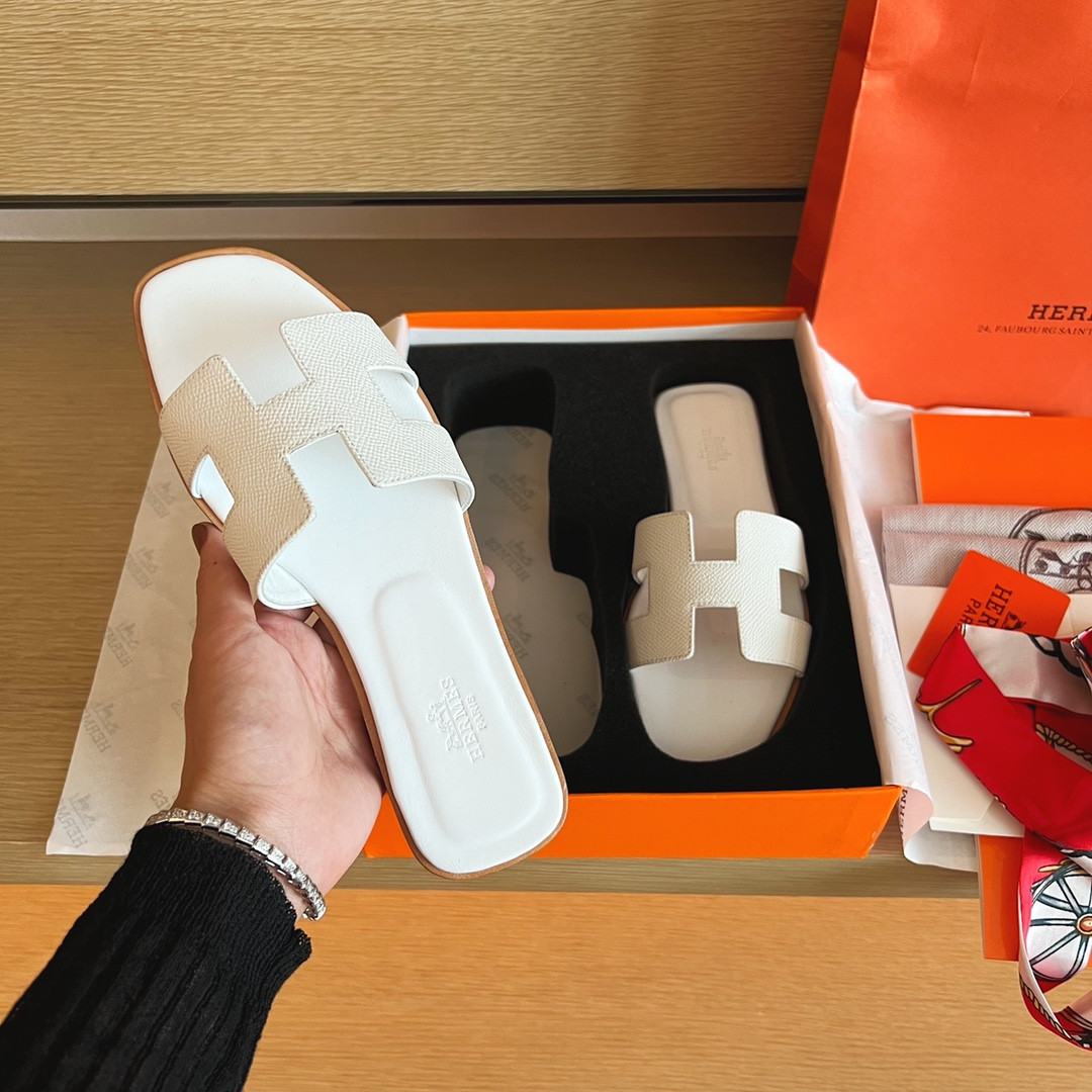 UA Hermès Oran sandal