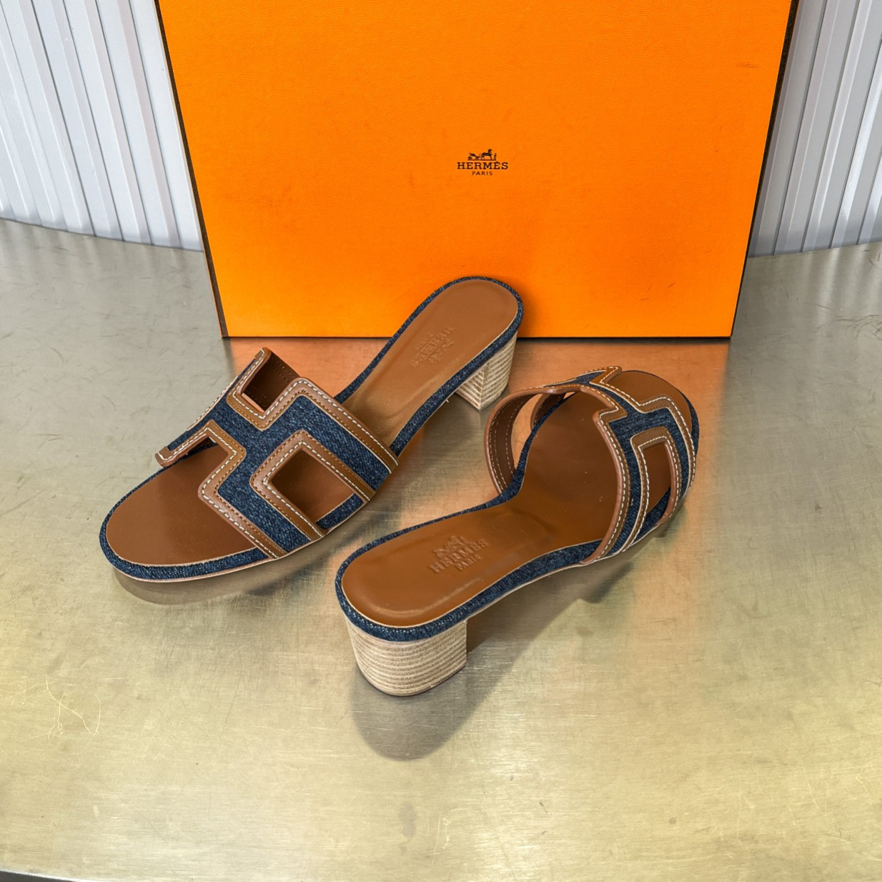 UA Hermès Oasis sandal