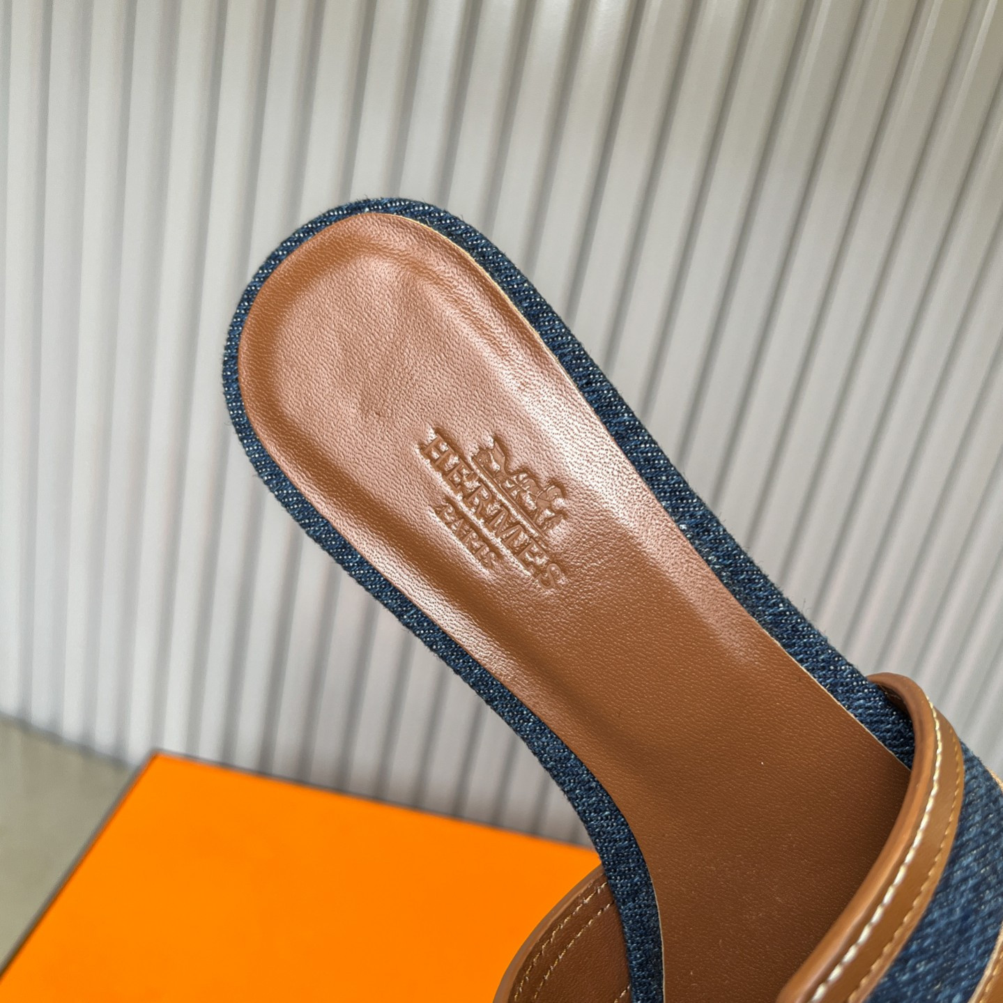 UA Hermès Oasis sandal
