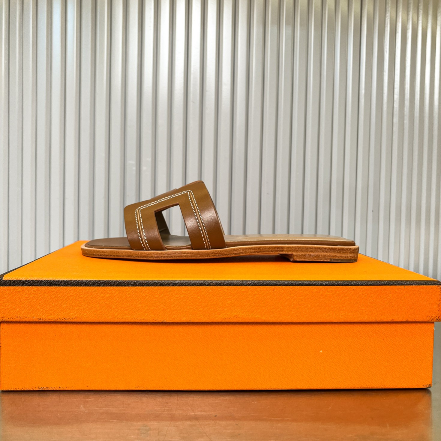 UA Hermès Oran sandal