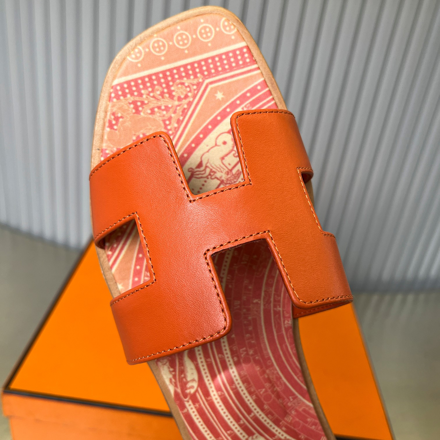 UA Hermès Oran sandal