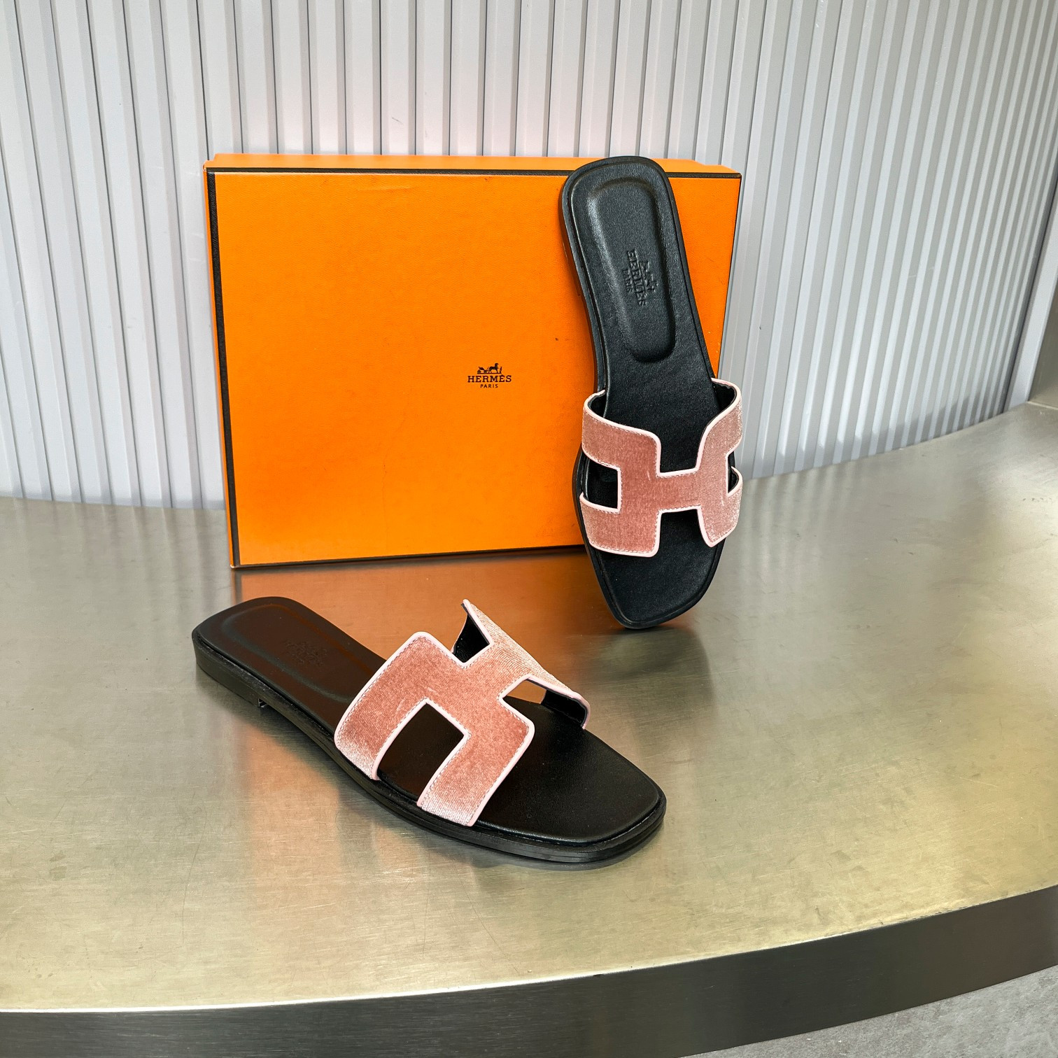 UA Hermès Oran sandal