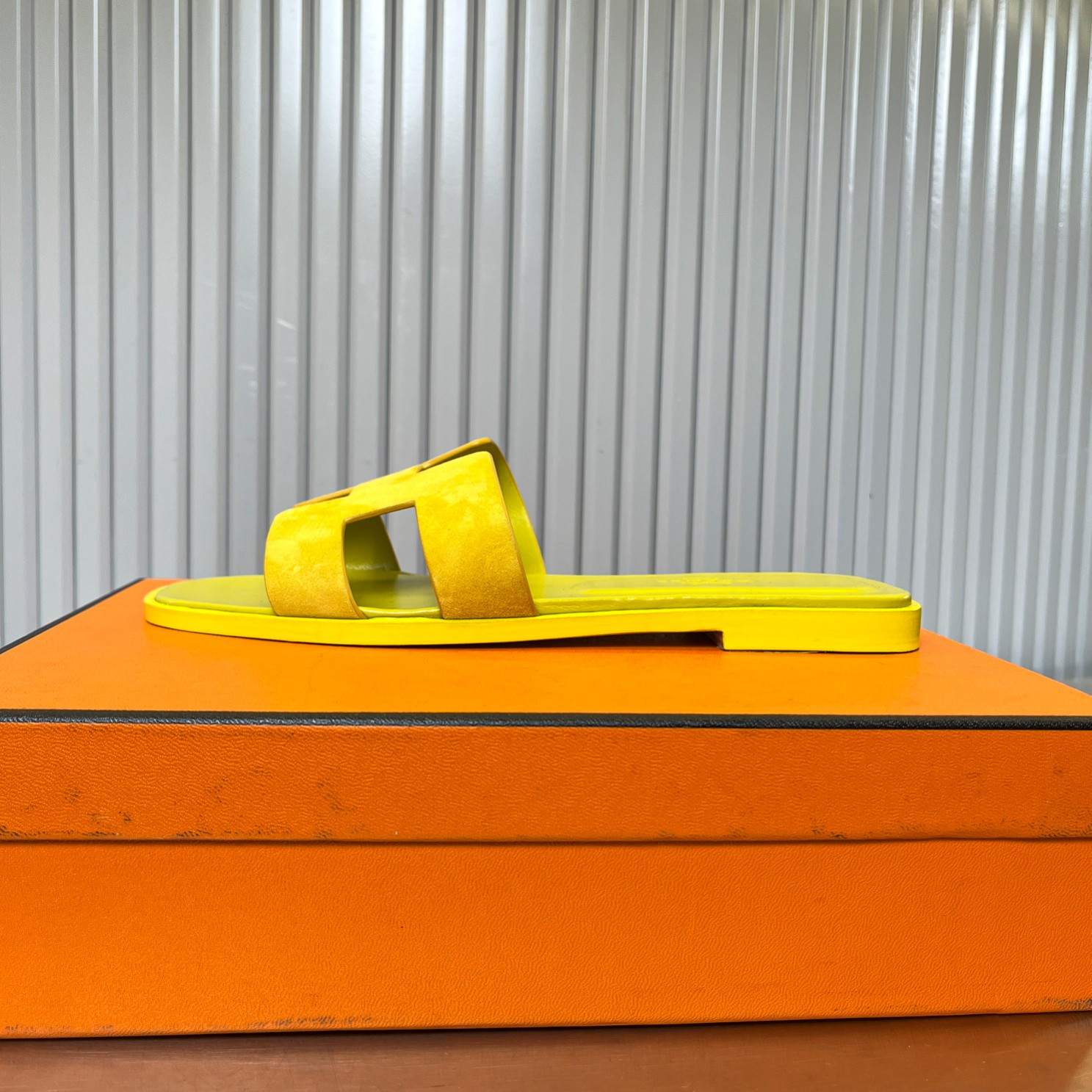 UA Hermès Oran sandal