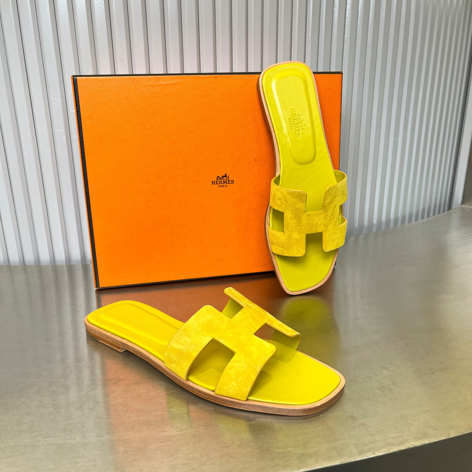 UA Hermès Oran sandal