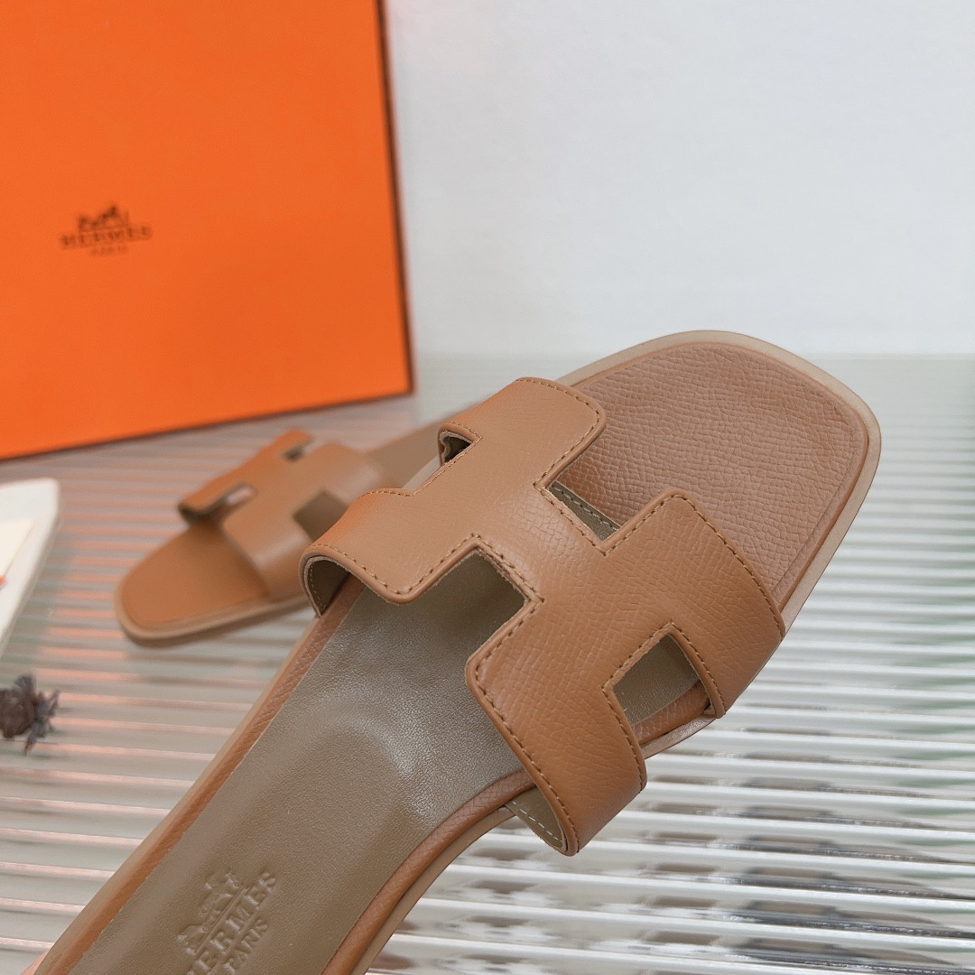 UA Hermès Oran sandal