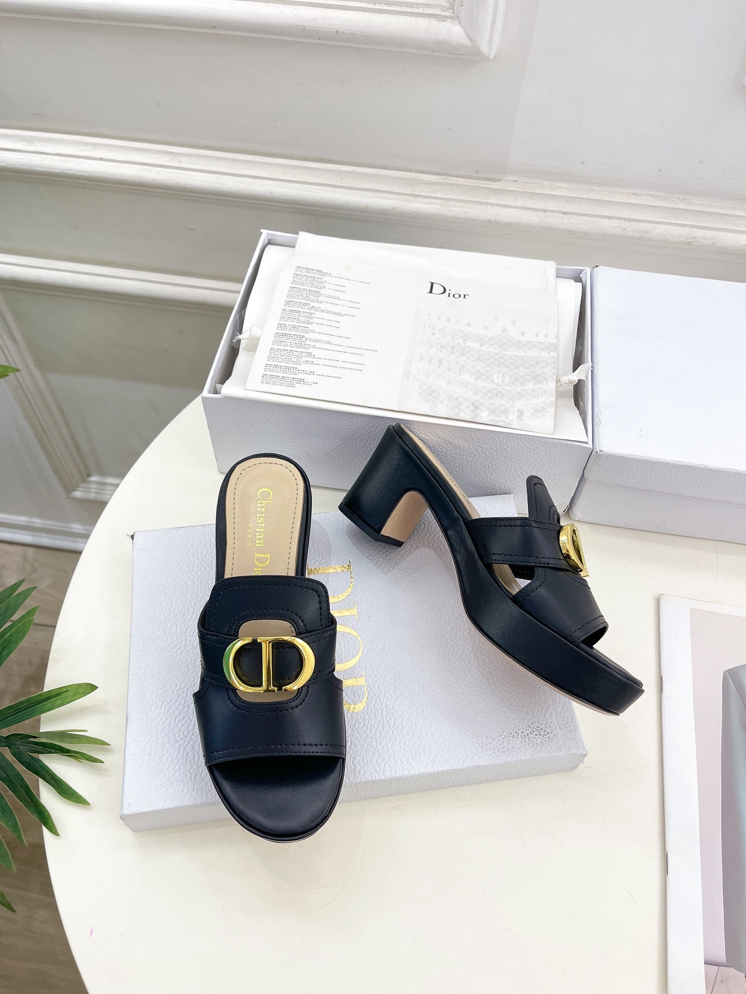 ua D*or 30 montaigne platform slide