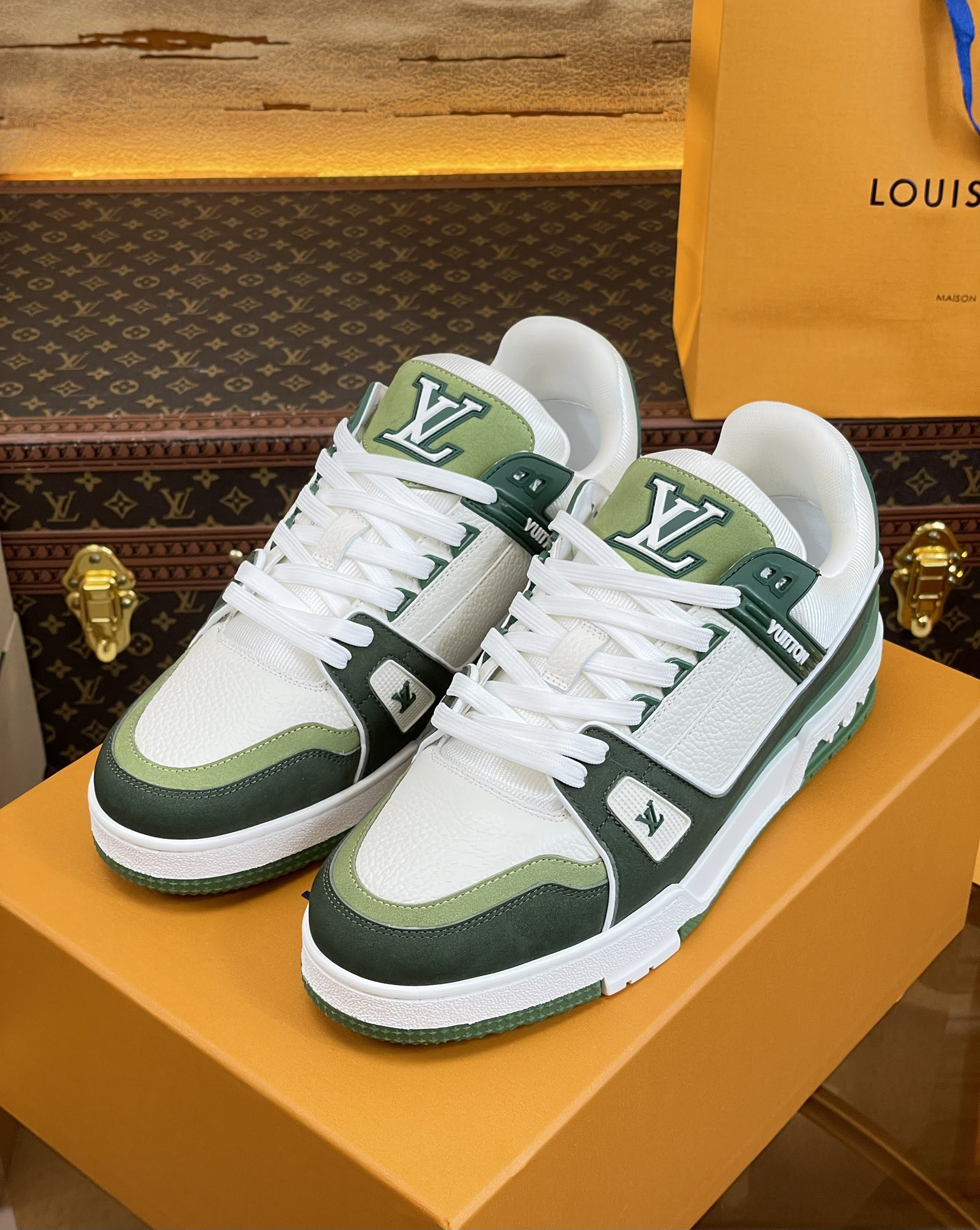 UA LV Trainer Sneaker