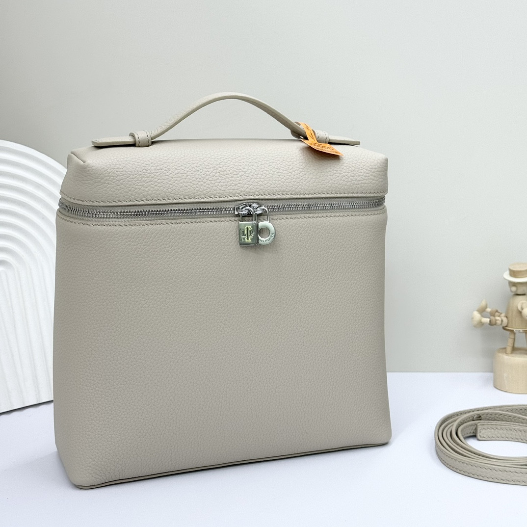 L**o p*ana extra pocket backpack l23.5 grained calfskin 23 x 21 x 8 cm