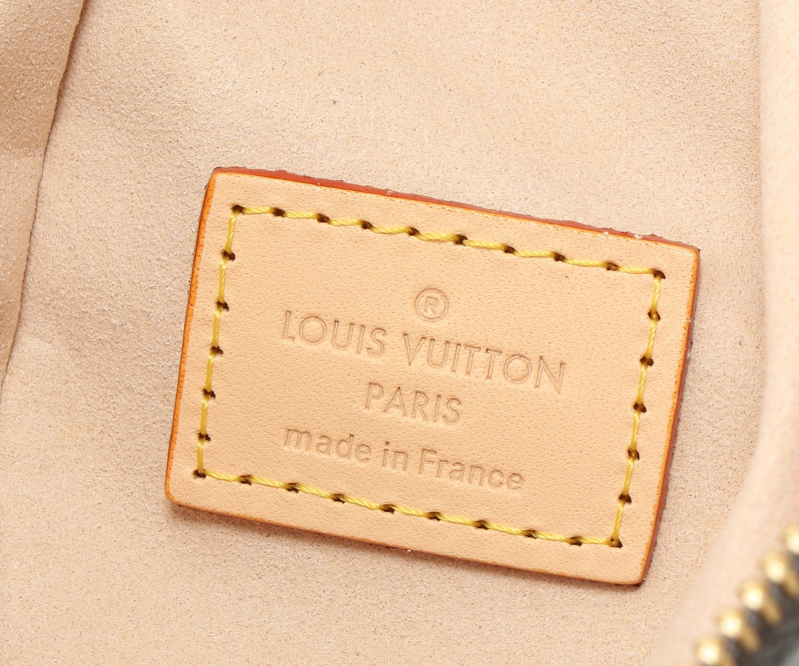 LV Side Trunk M12428 21x14x6CM