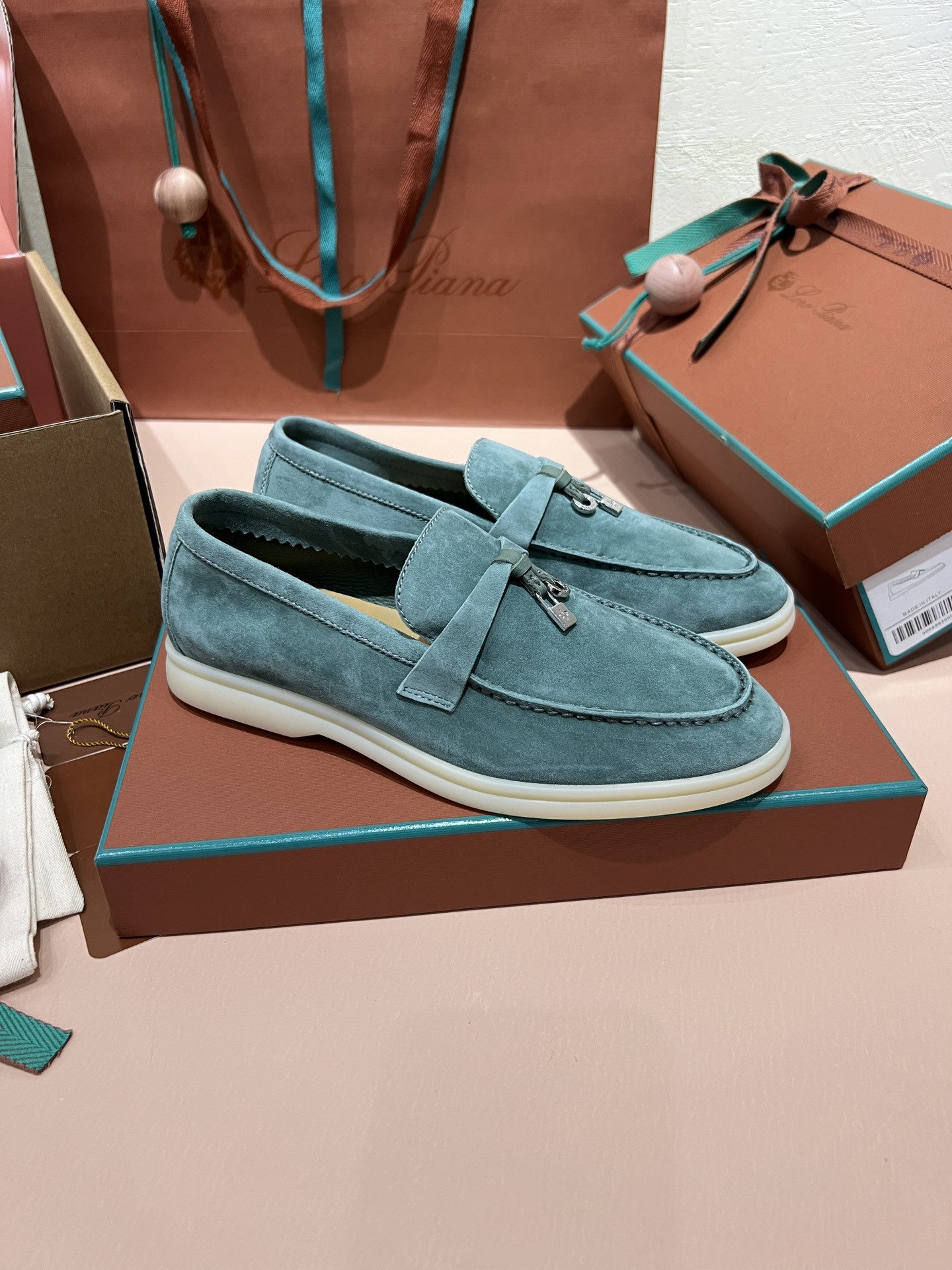 ua L**o p*ana summer charms walk loafers