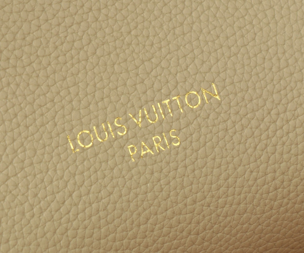 LV Low Key Cabas MM M25343 47x30x14cm