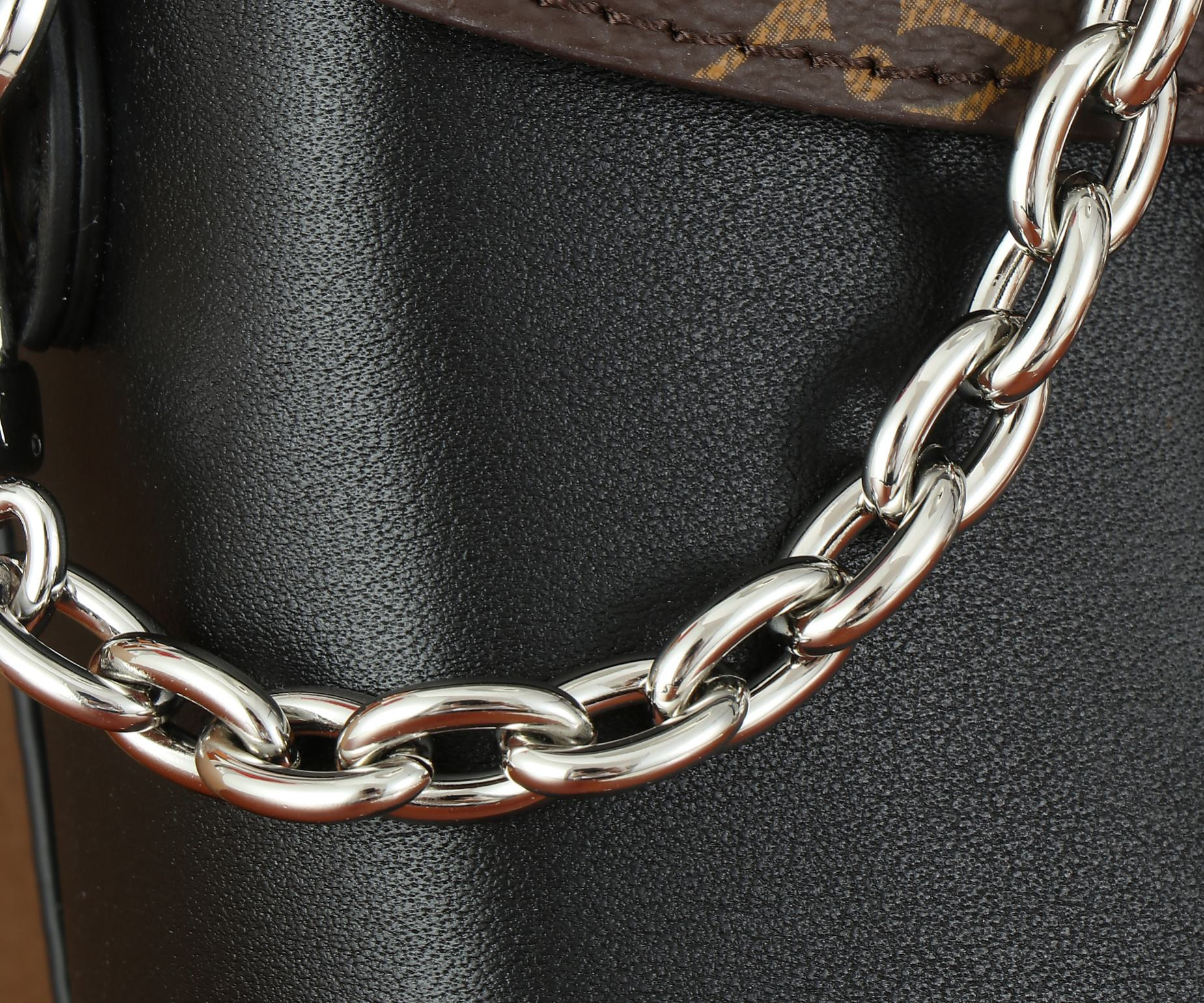 LV Camera Box M12362 12.5x17.6x6CM