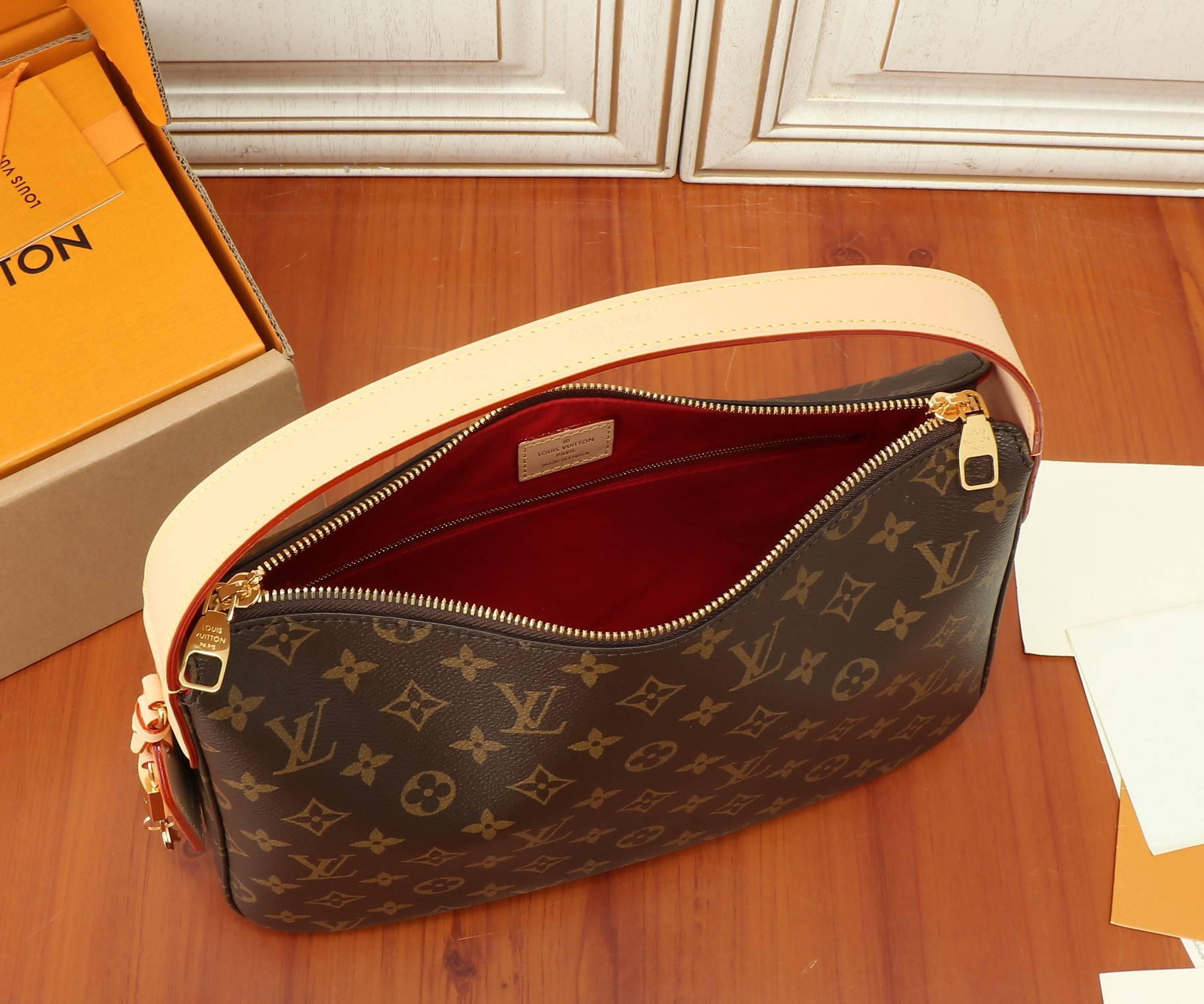 LV Slouchy PM M11952 22 x 9 x 33 cm