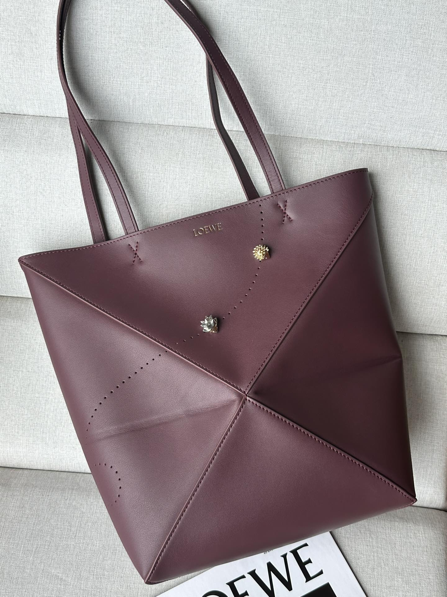 L0ew* medium puzzle fold tote in shiny calfskin 25.5x14.5x31.5cm