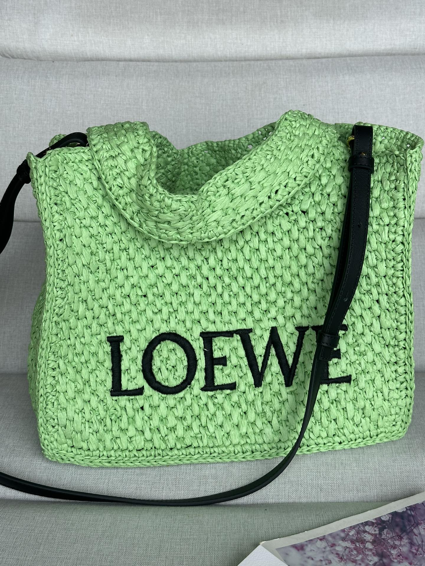 L0ew* font tote 30x25.5x15cm
