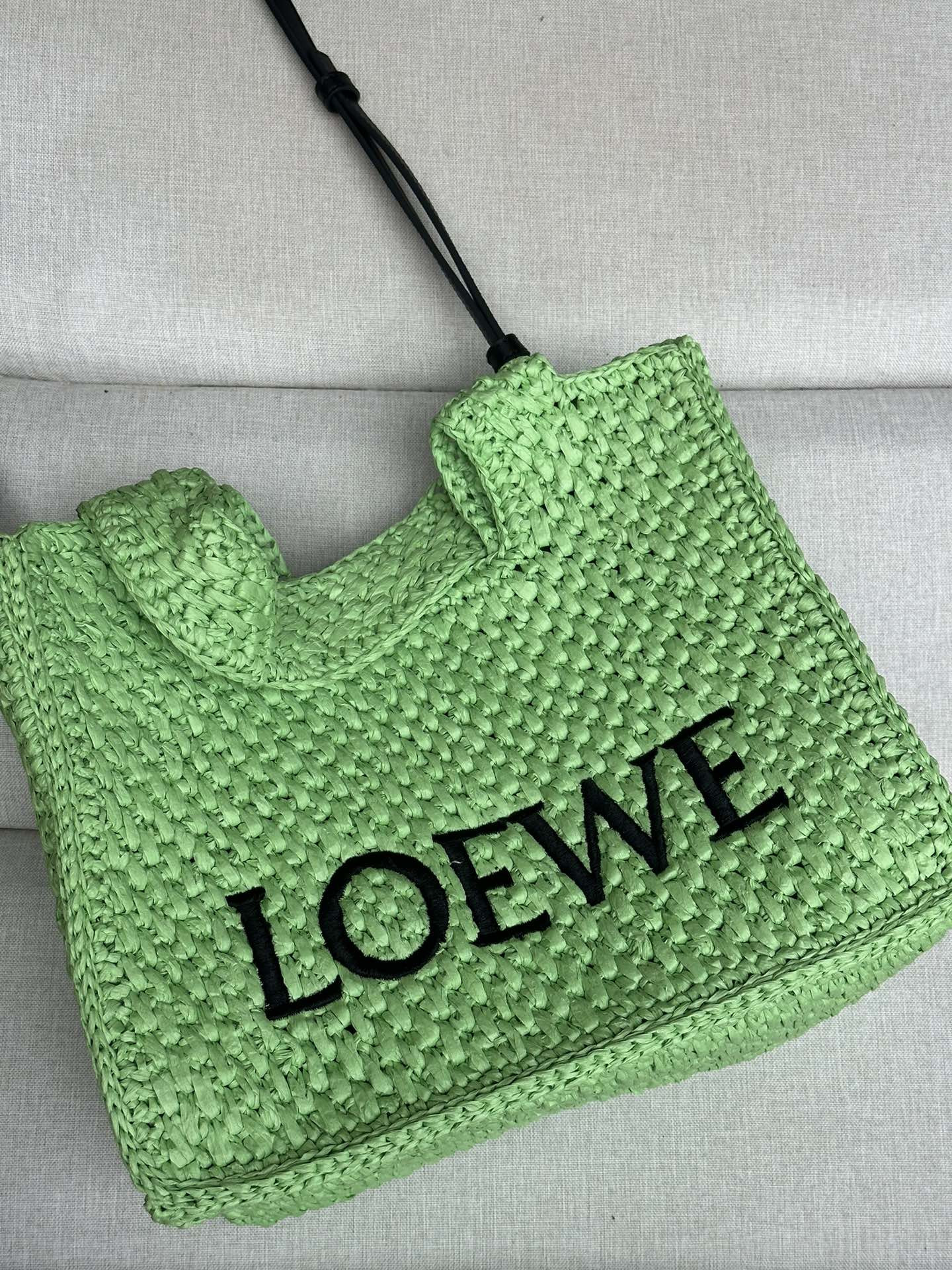 L0ew* font tote 30x25.5x15cm