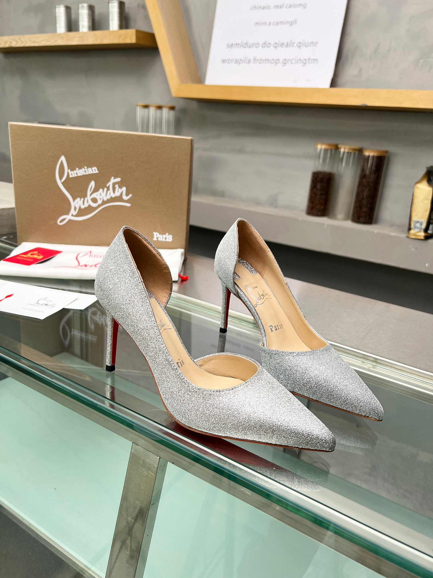 ua Ch**an louboutin cl red-bottom shoes