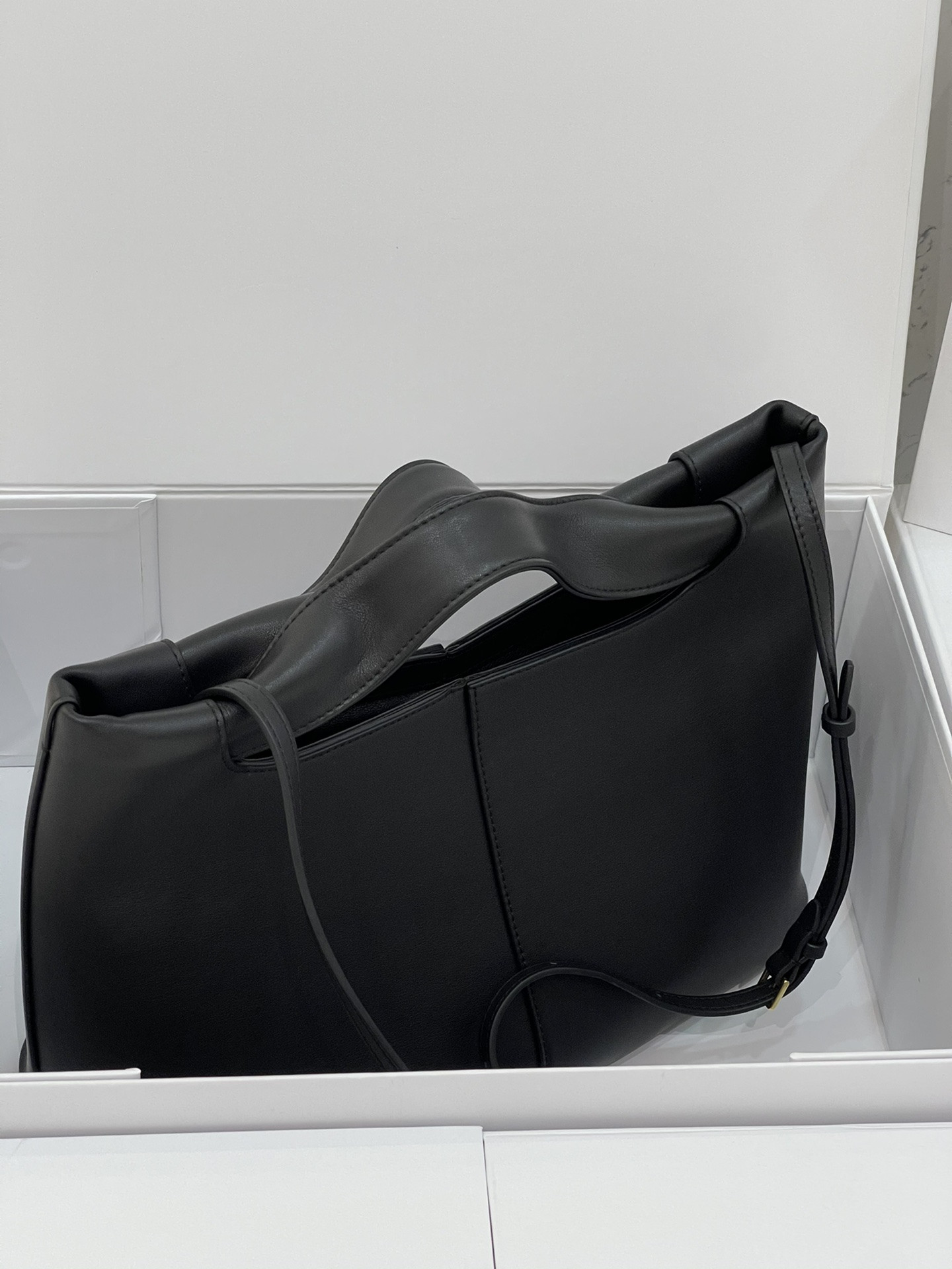 T*e R0w camdem 32x23x14cm