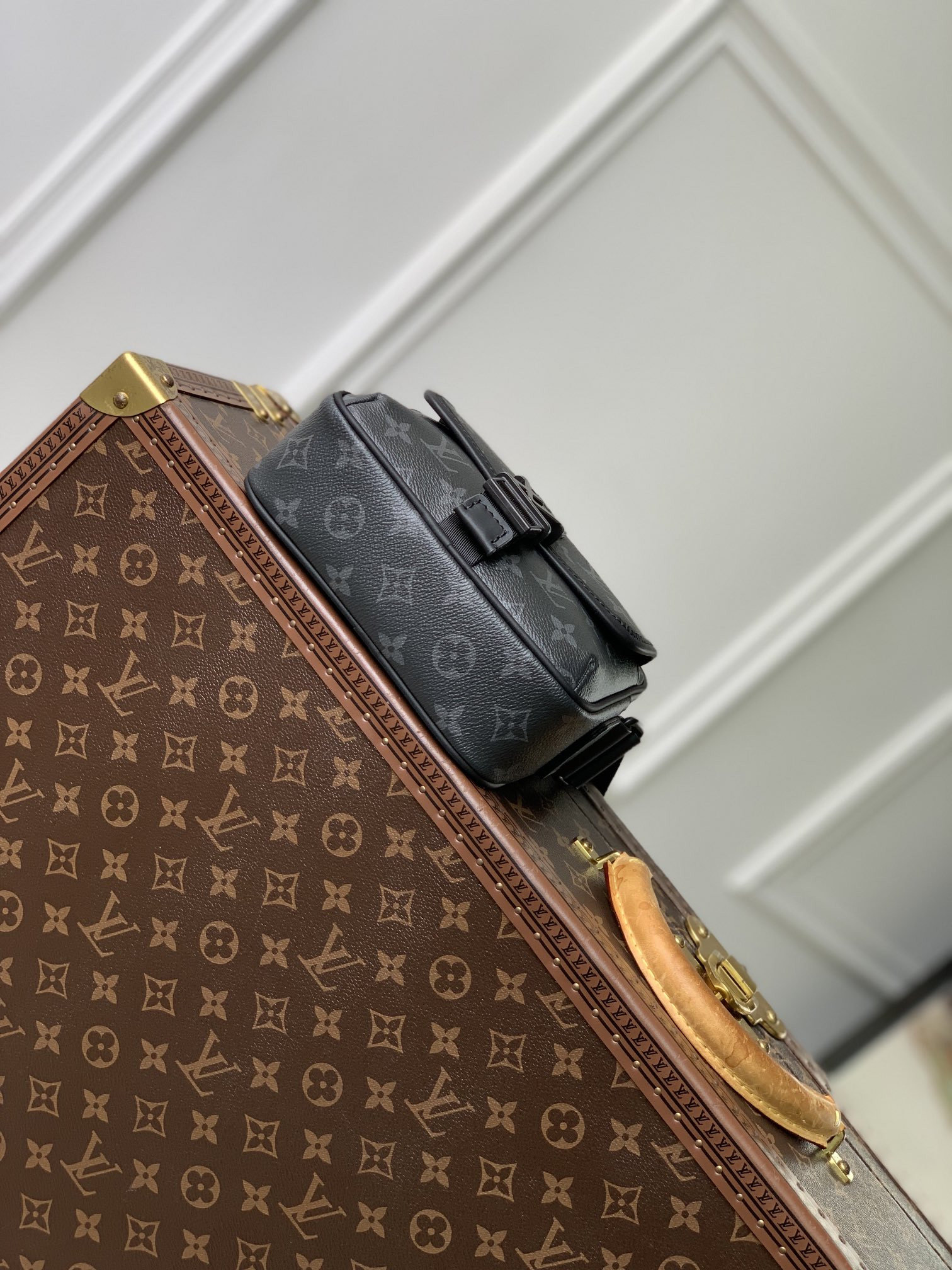 LV Getaway Messenger M12518 17 x 7.8 x 18 cm
