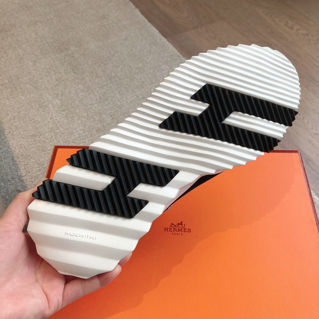 UA Hermès Bouncing Sneaker