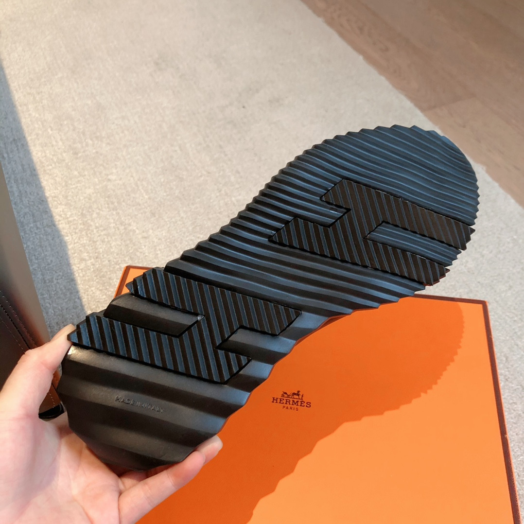 UA Hermès Bouncing Sneaker